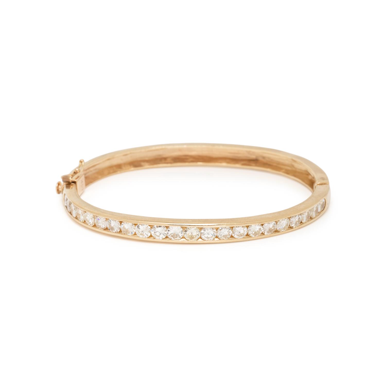 YELLOW GOLD AND DIAMOND BANGLE BRACELET
