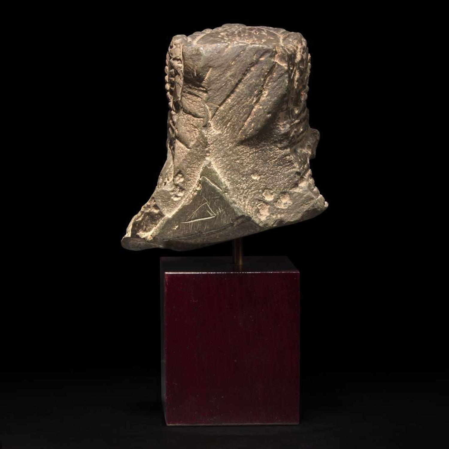 A Kashmiri carved stone head of a crowned figure 印度石雕带冠头像 8th-10th century ?????
