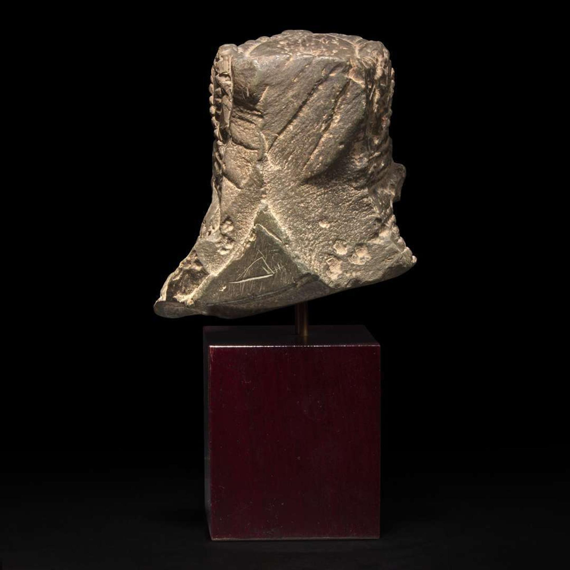 A Kashmiri carved stone head of a crowned figure 印度石雕带冠头像 8th-10th century ?????