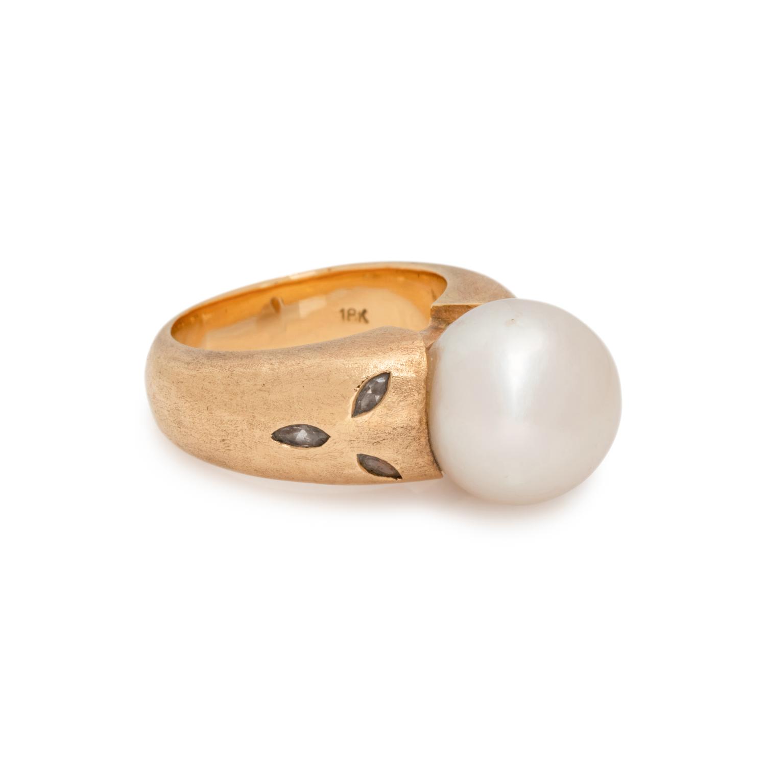 YELLOW GOLD, CULTURED SOUTH SEA PEARL AND DIAMOND RING