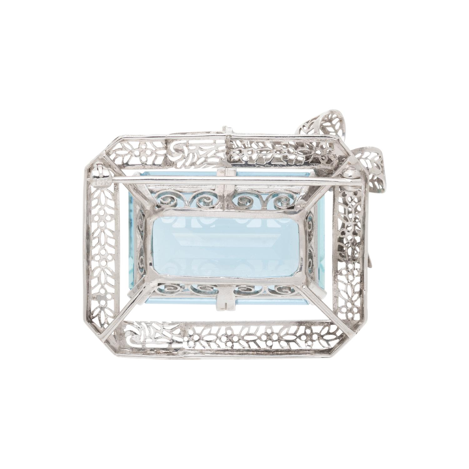 WHITE GOLD, AQUAMARINE, AND DIAMOND BROOCH