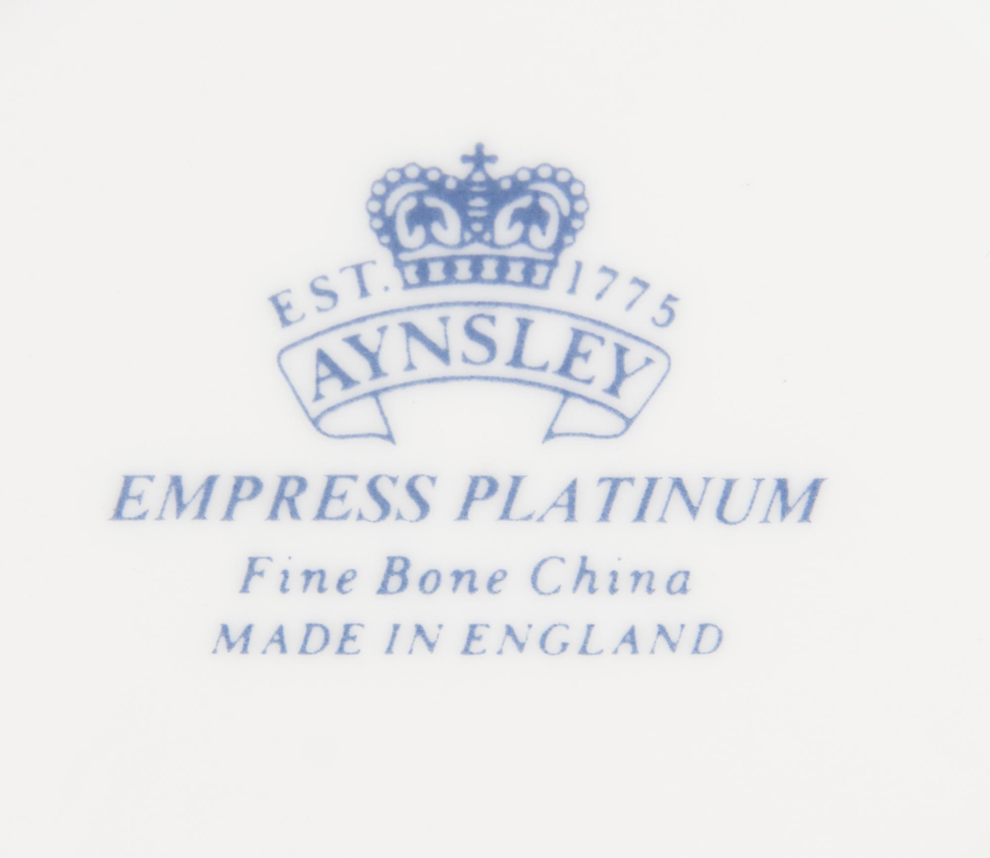An Aynsley Porcelain Dinner Service