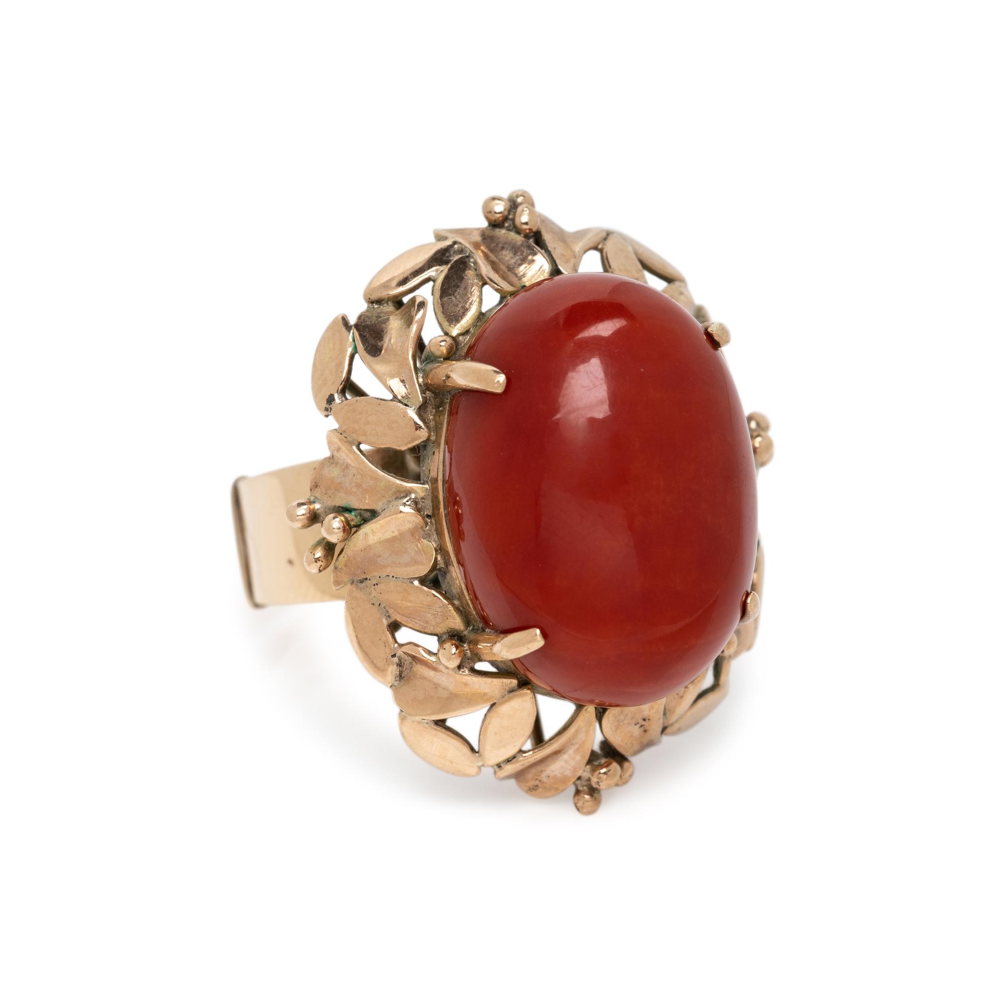 YELLOW GOLD AND CORAL RING