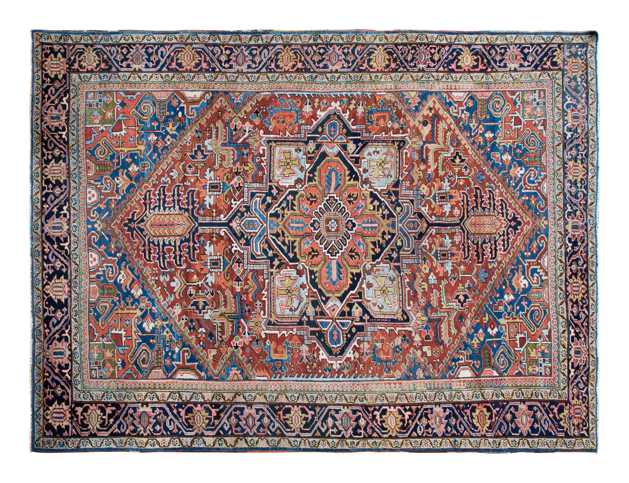 A Serapi Wool Rug — EARLY 20TH CENTURY
