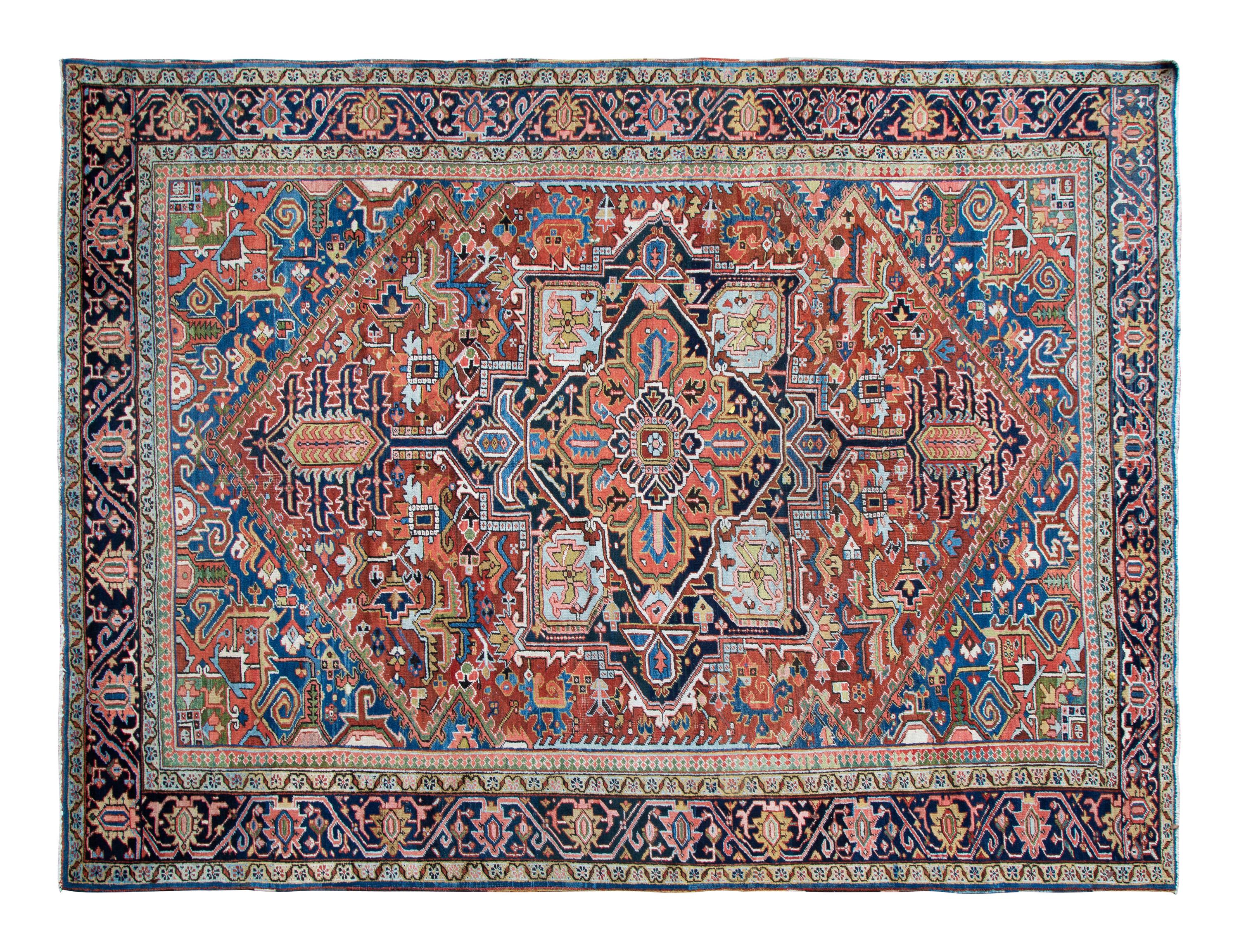 A Serapi Wool Rug — EARLY 20TH CENTURY