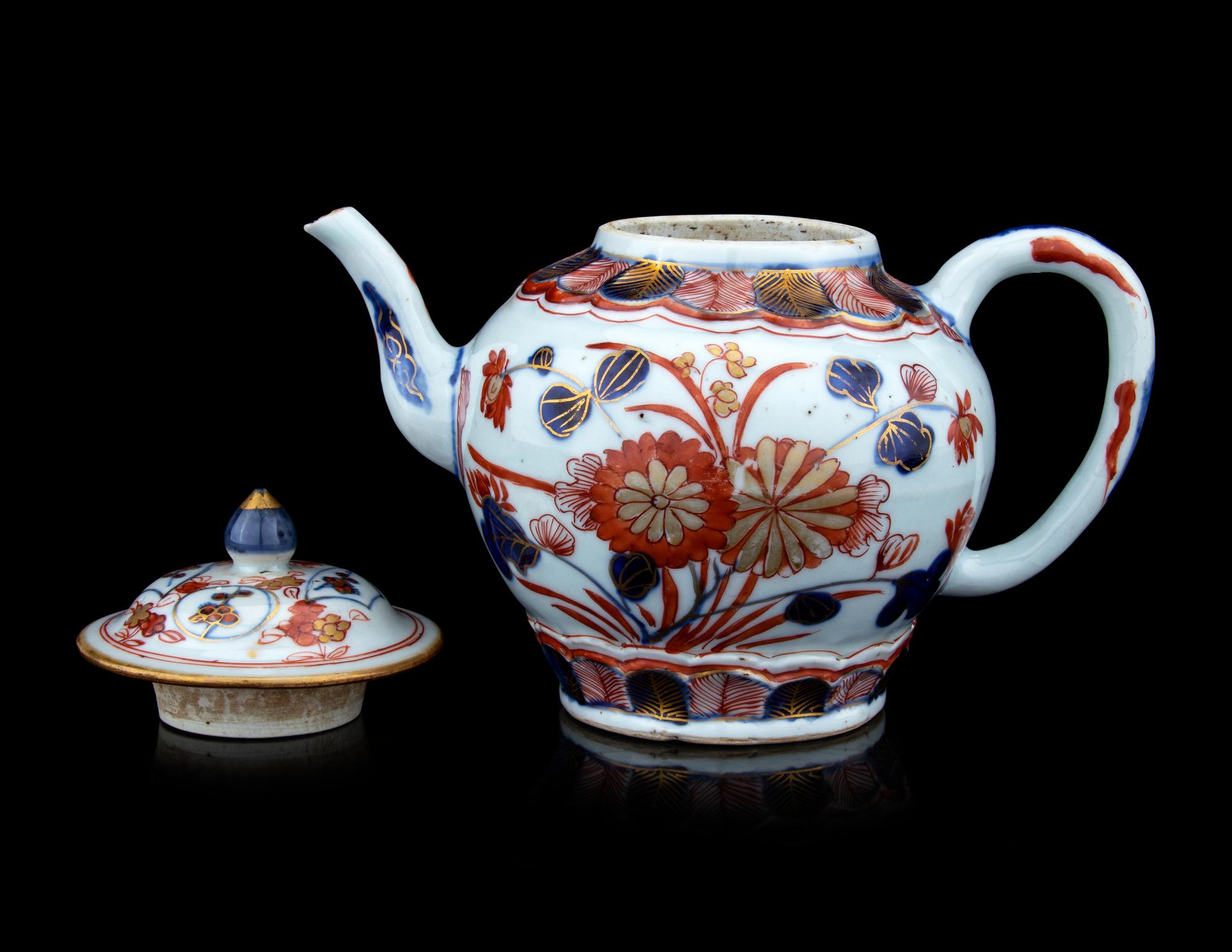 A Chinese Export Imari-Style Porcelain Teapot