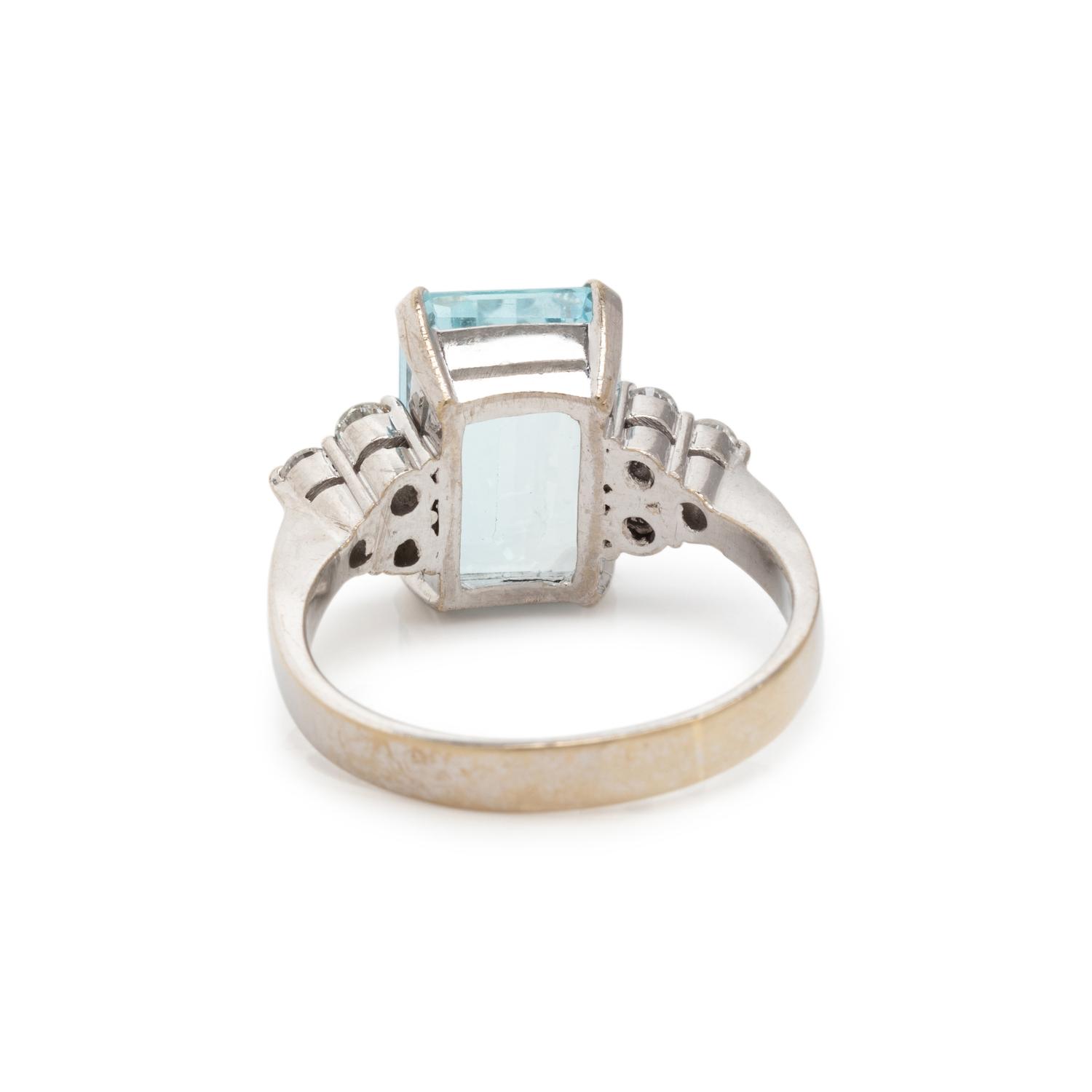 AQUAMARINE AND DIAMOND RING