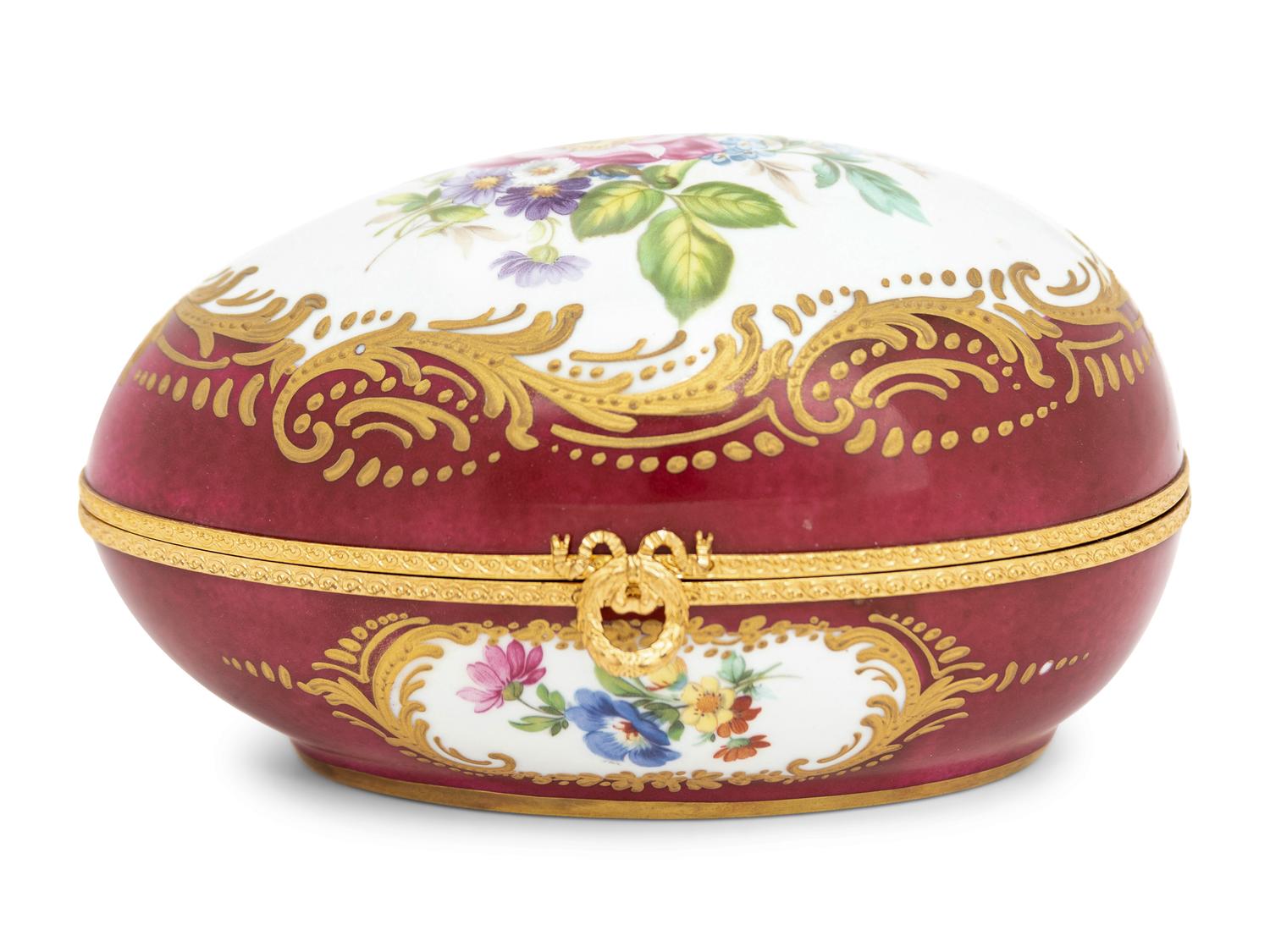 A Limoges Porcelain Box