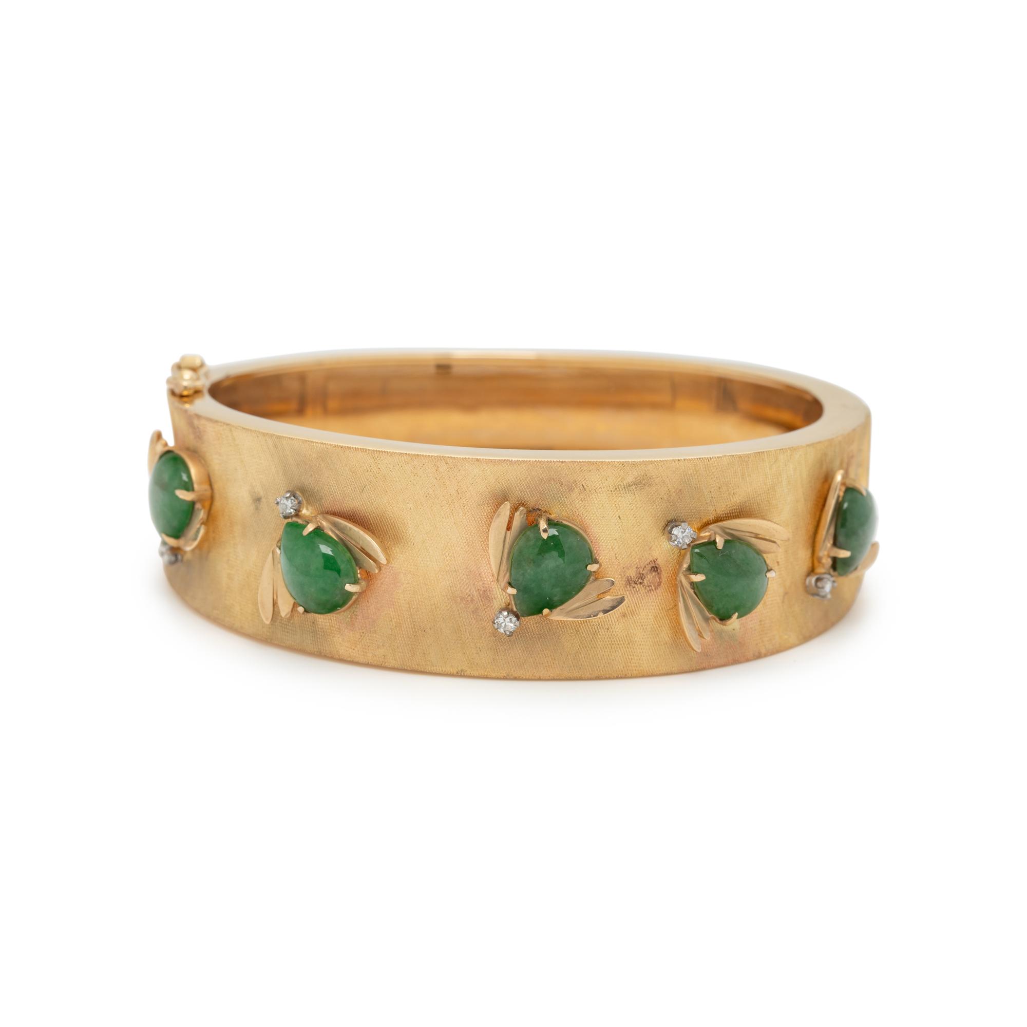YELLOW GOLD, JADE AND DIAMOND HINGED BANGLE BRACELET