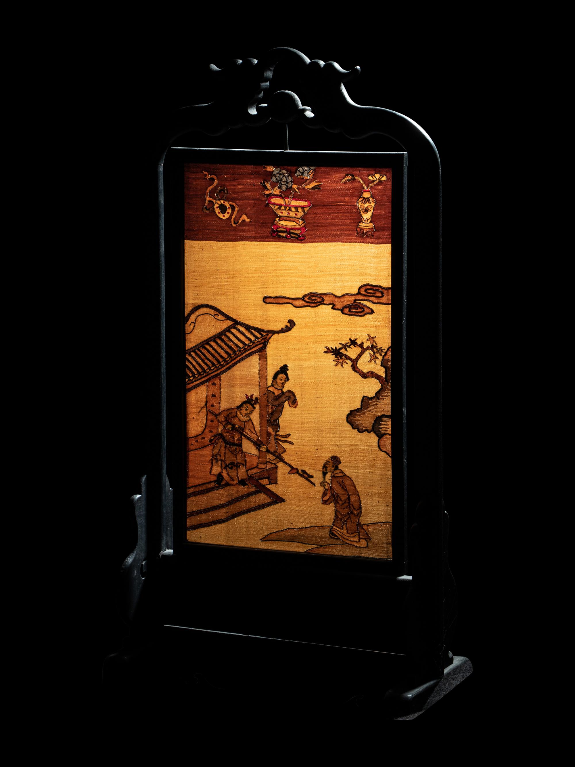 A Chinese Kesi Woven Silk Inset Hardwood Table Screen