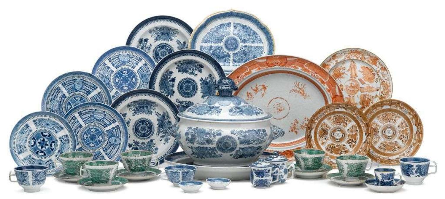 Group of Chinese Export porcelain blue "Fitzhugh" and "Fitzhugh" variant tablewares mostly 19th century