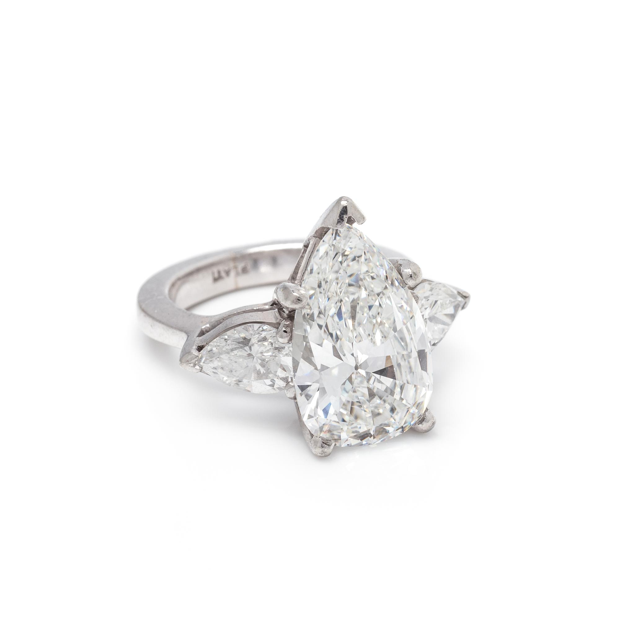 AN IMPRESSIVE DIAMOND RING