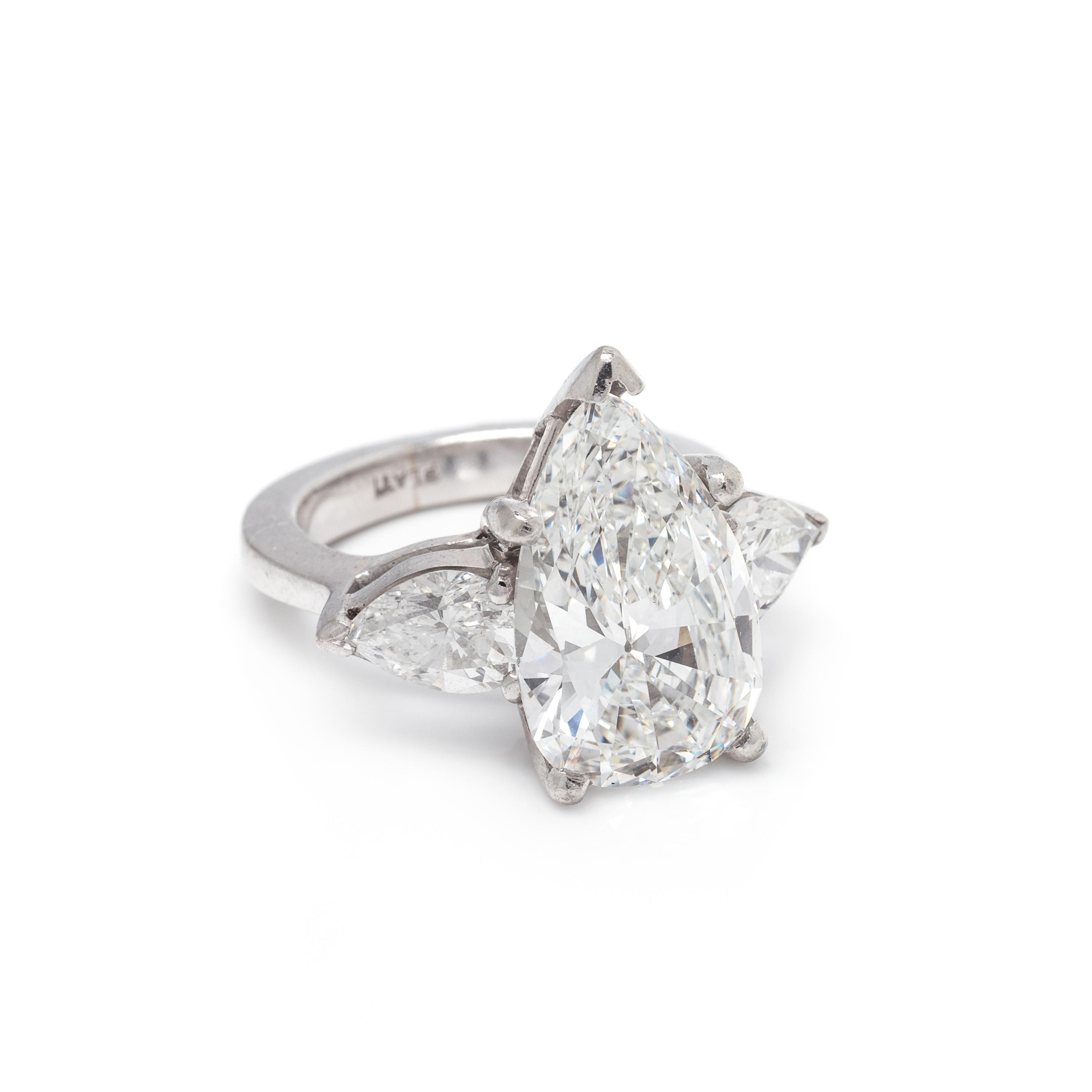 AN IMPRESSIVE DIAMOND RING