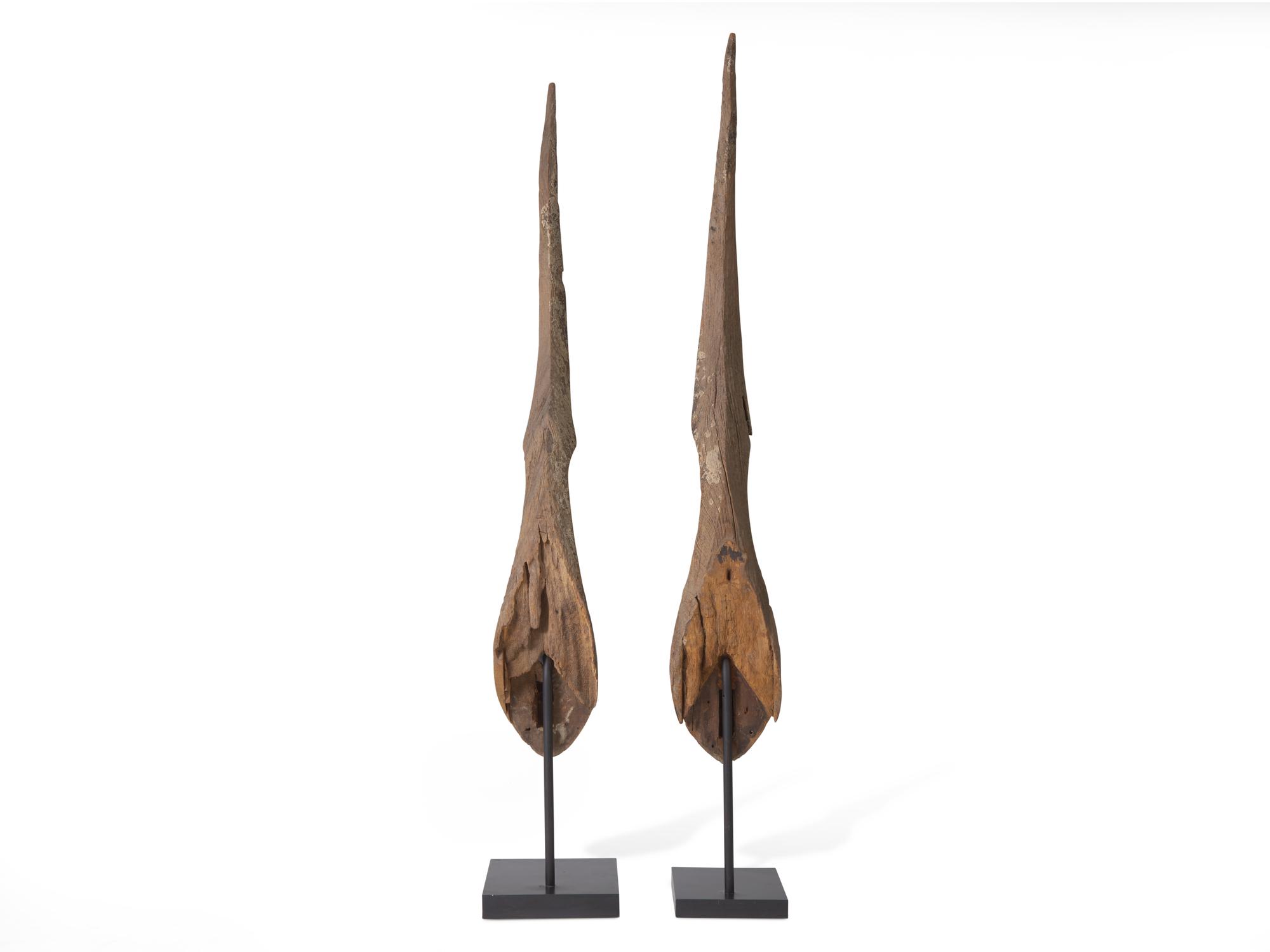 An associated pair of Thai or Laotian wood finials, Chofa 泰國或老撾木雕或一對