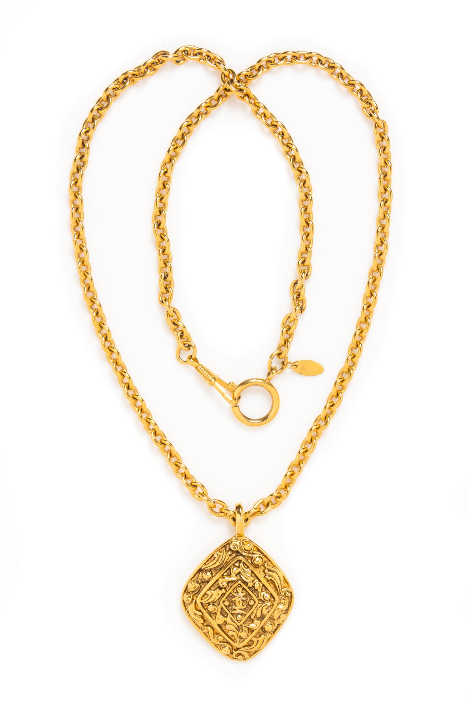 A Chanel Goldtone Necklace, 33".