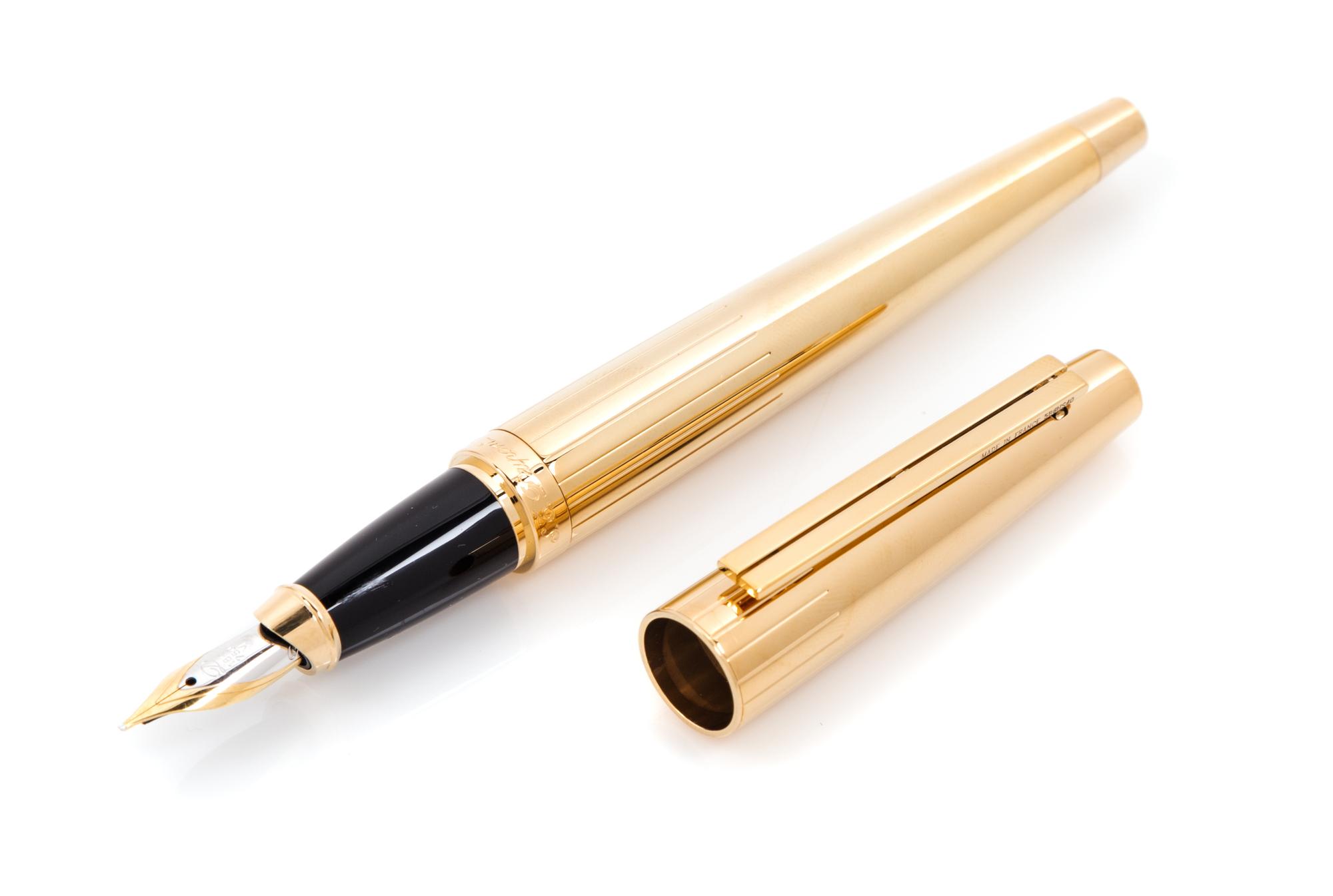 An S.T. Dupont Gold-Plated Ellipsis Fountain Pen