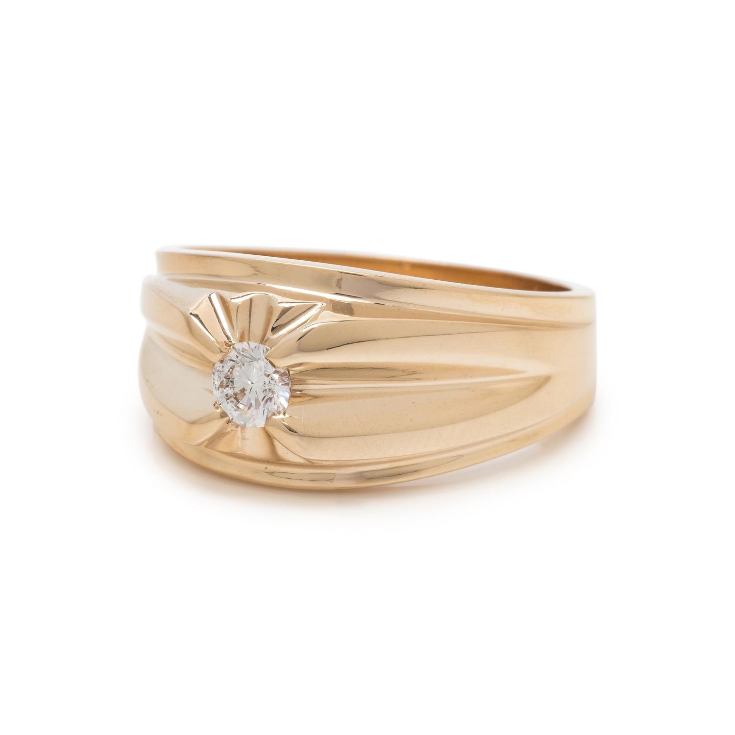 YELLOW GOLD AND DIAMOND RING