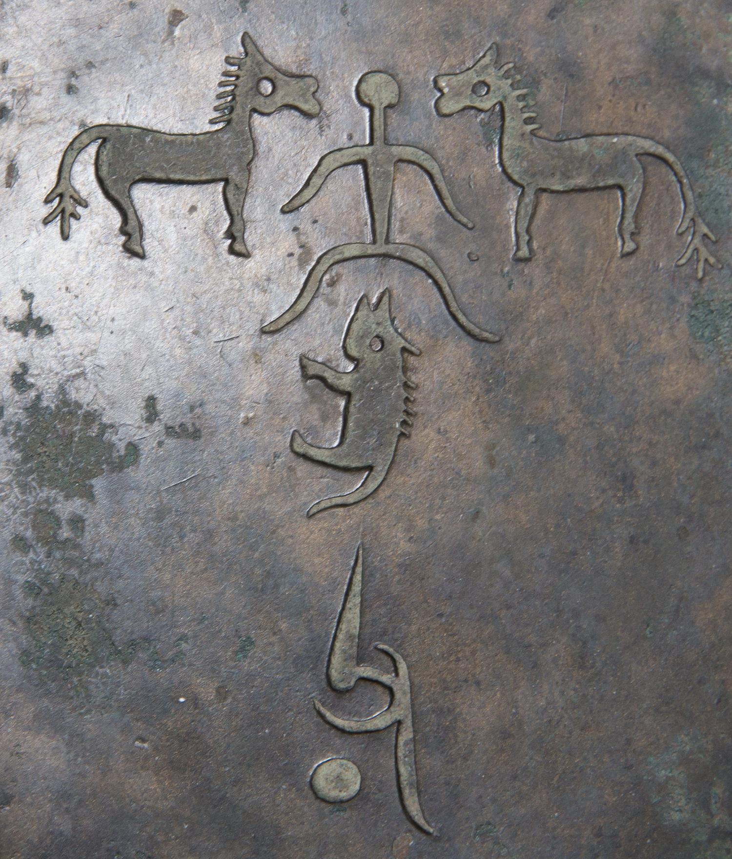 A Bronze Ritual Gui Vessel Width over handles 10 5/8 inches.