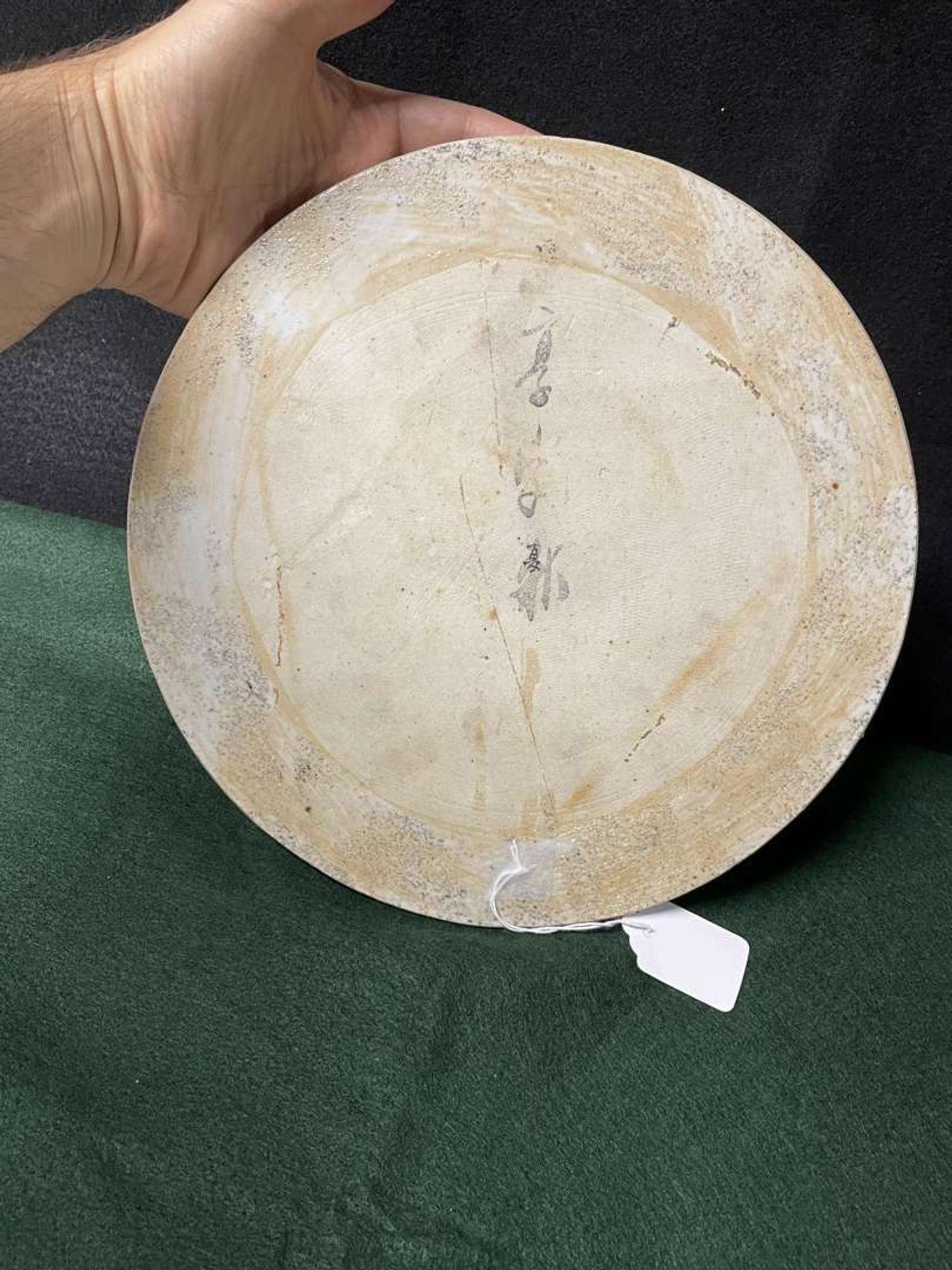 A pair of Chinese famille rose-decorated "meiren" circular plaques 粉彩美人瓷板一对 Late Qing/Republic period ?????