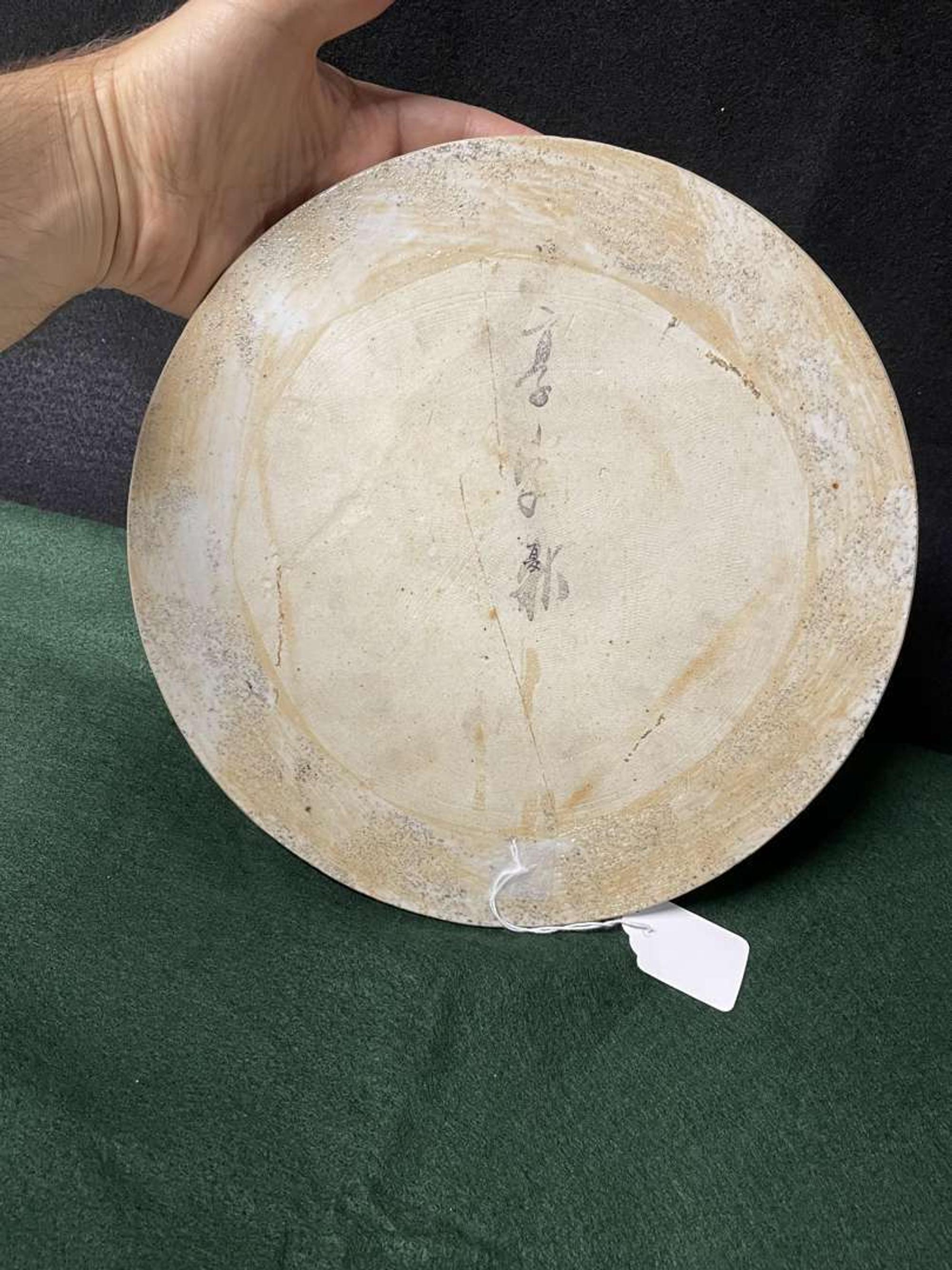 A pair of Chinese famille rose-decorated "meiren" circular plaques 粉彩美人瓷板一对 Late Qing/Republic period ?????
