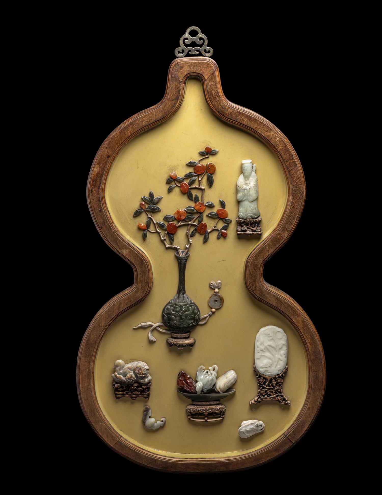 A Pair of Chinese Jade and Hardstone Embellished Yellow Lacquered Wood Gourd-Form Panels 黃漆地嵌寳博古圖葫蘆形挂屏一對