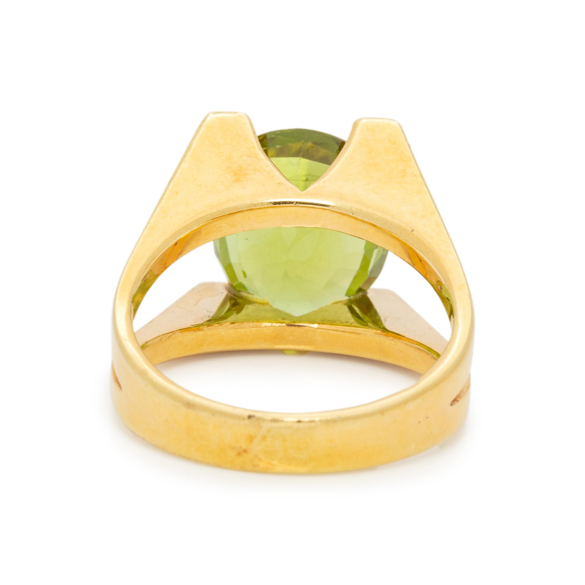YELLOW GOLD AND PERIDOT RING