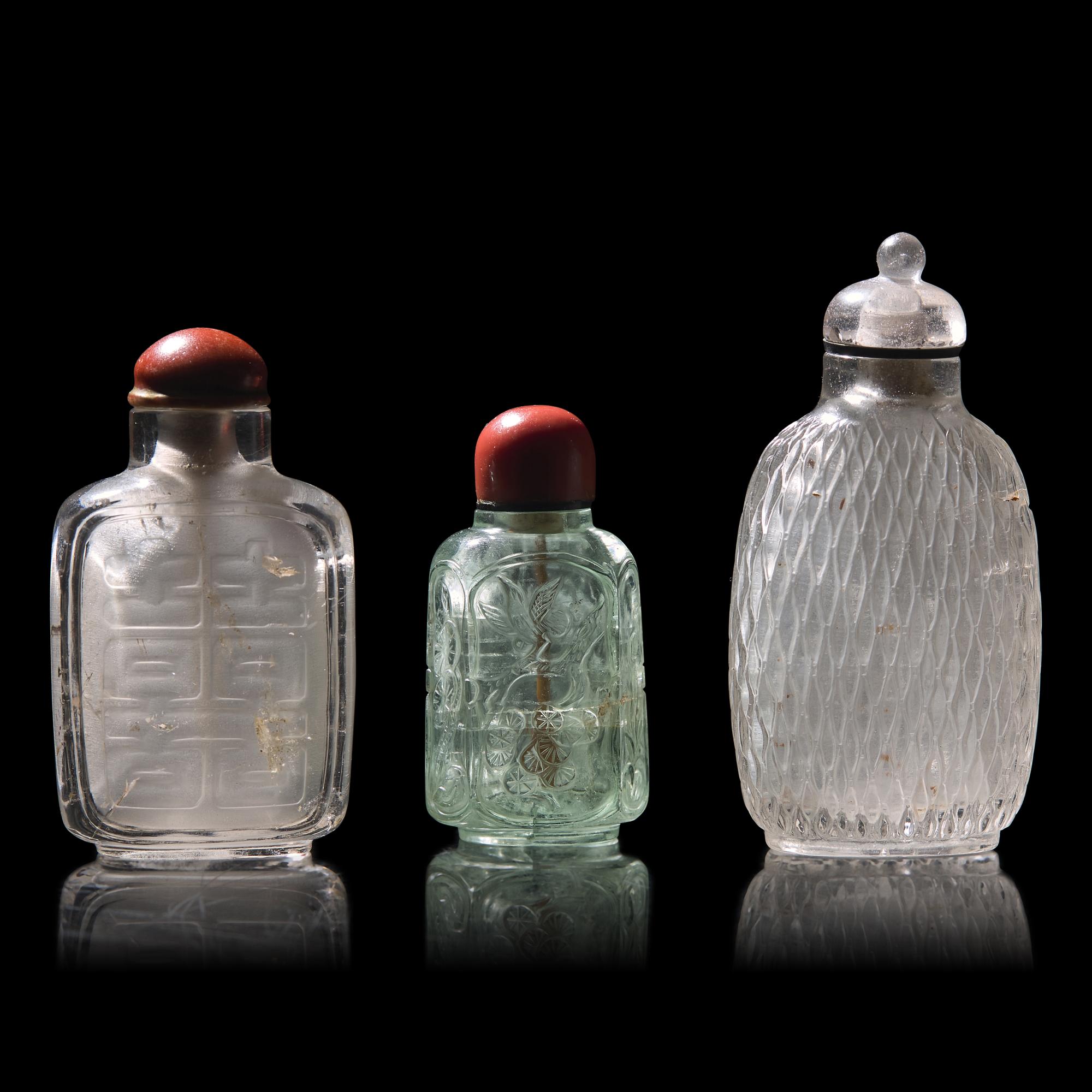 Three Chinese Carved Semiprecious Stone Snuff Bottles, 19th-Early 20th Century — 晚清-民國 水晶、海藍寶鼻煙壺三支