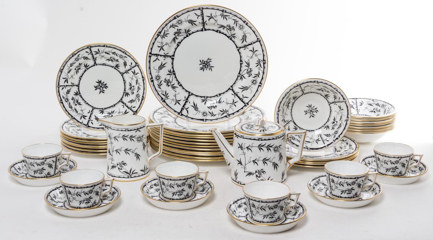 An English Porcelain Dinner Service Diameter of dinner plate 10 3/8 inches. — HAMMERSLEY & CO. LTD