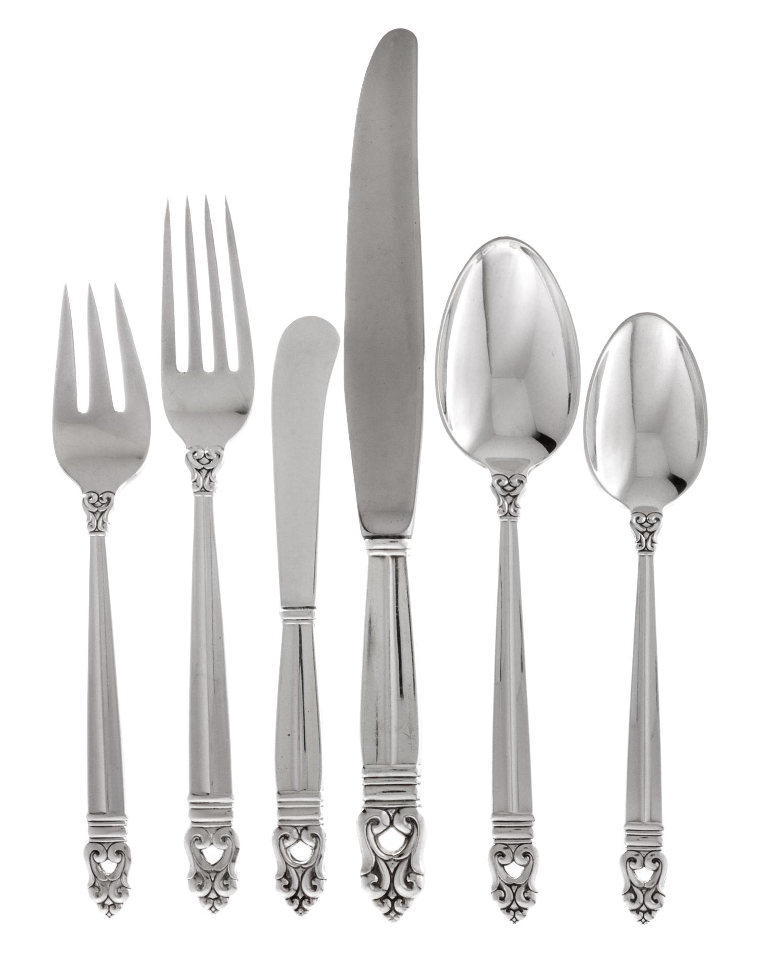 An American Silver Flatware Service, International Silver Co., Meriden, CT, Royal Danish pattern, comprising: 12 dinner knives 12 butte