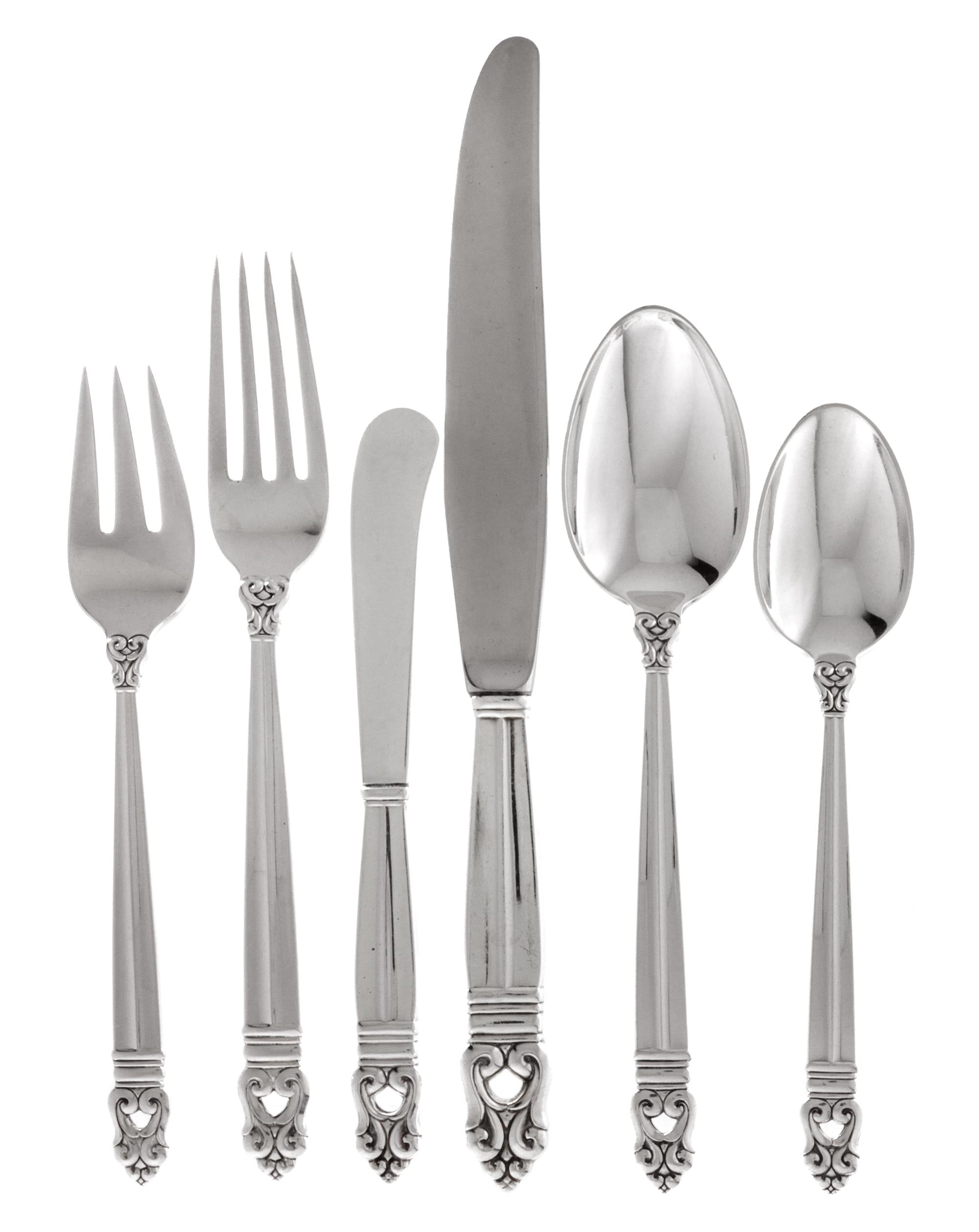 An American Silver Flatware Service, International Silver Co., Meriden, CT, Royal Danish pattern, comprising: 12 dinner knives 12 butte