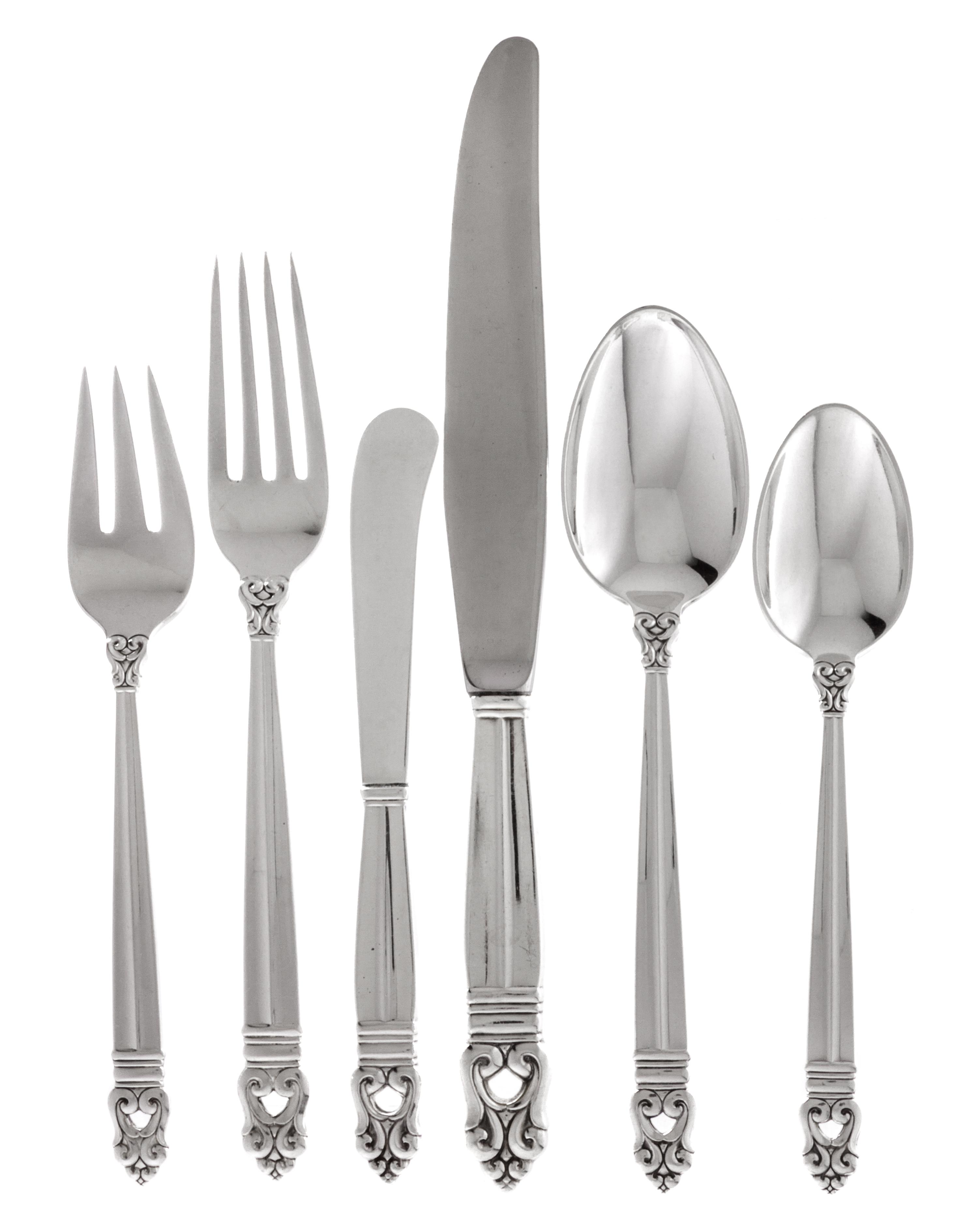 An American Silver Flatware Service, International Silver Co., Meriden, CT, Royal Danish pattern, comprising: 12 dinner knives 12 butte