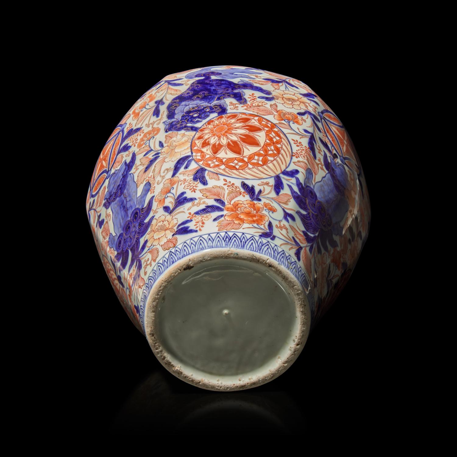 A Japanese Imari Porcelain Jar and Cover, Late Edo-Meiji Period