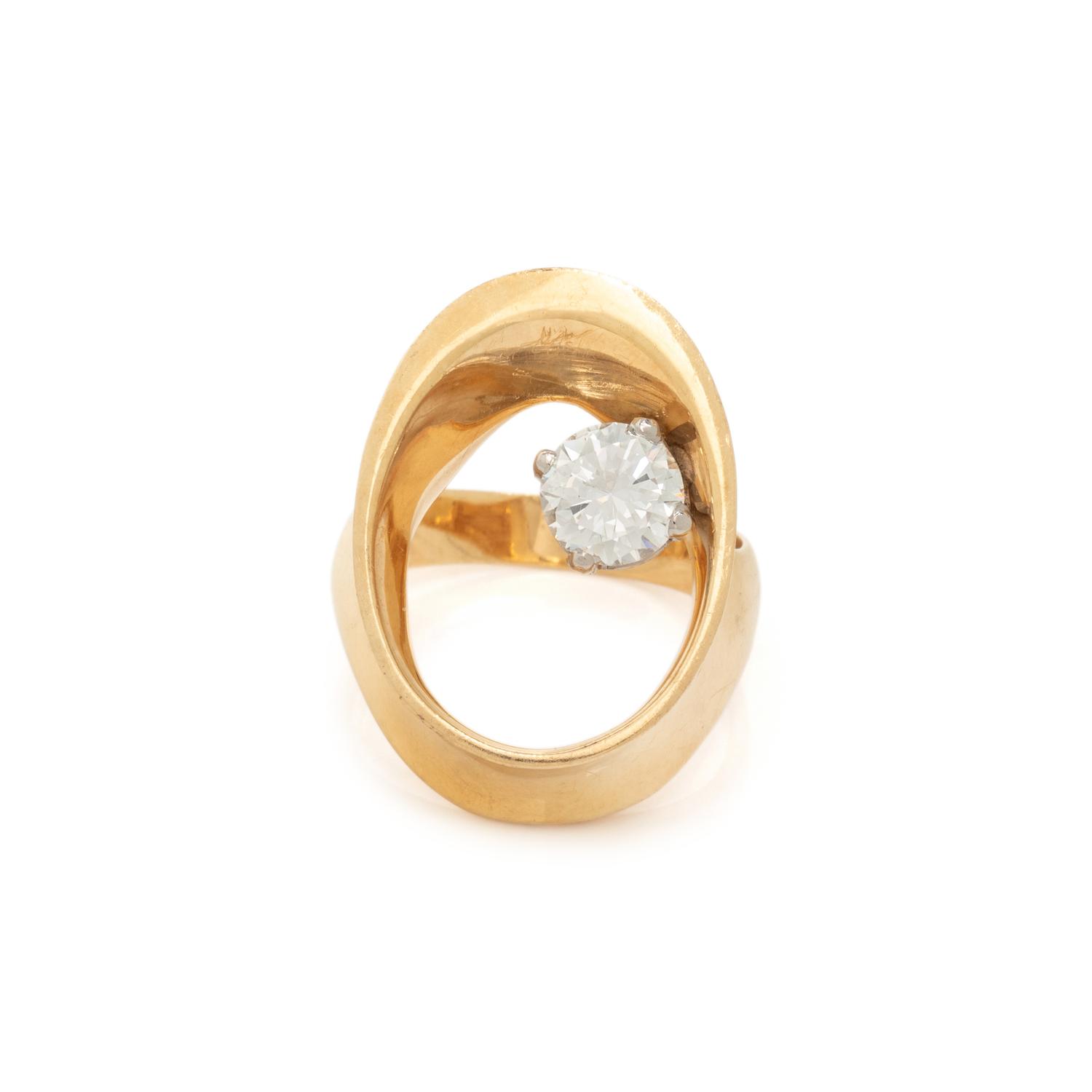 YELLOW GOLD AND DIAMOND RING