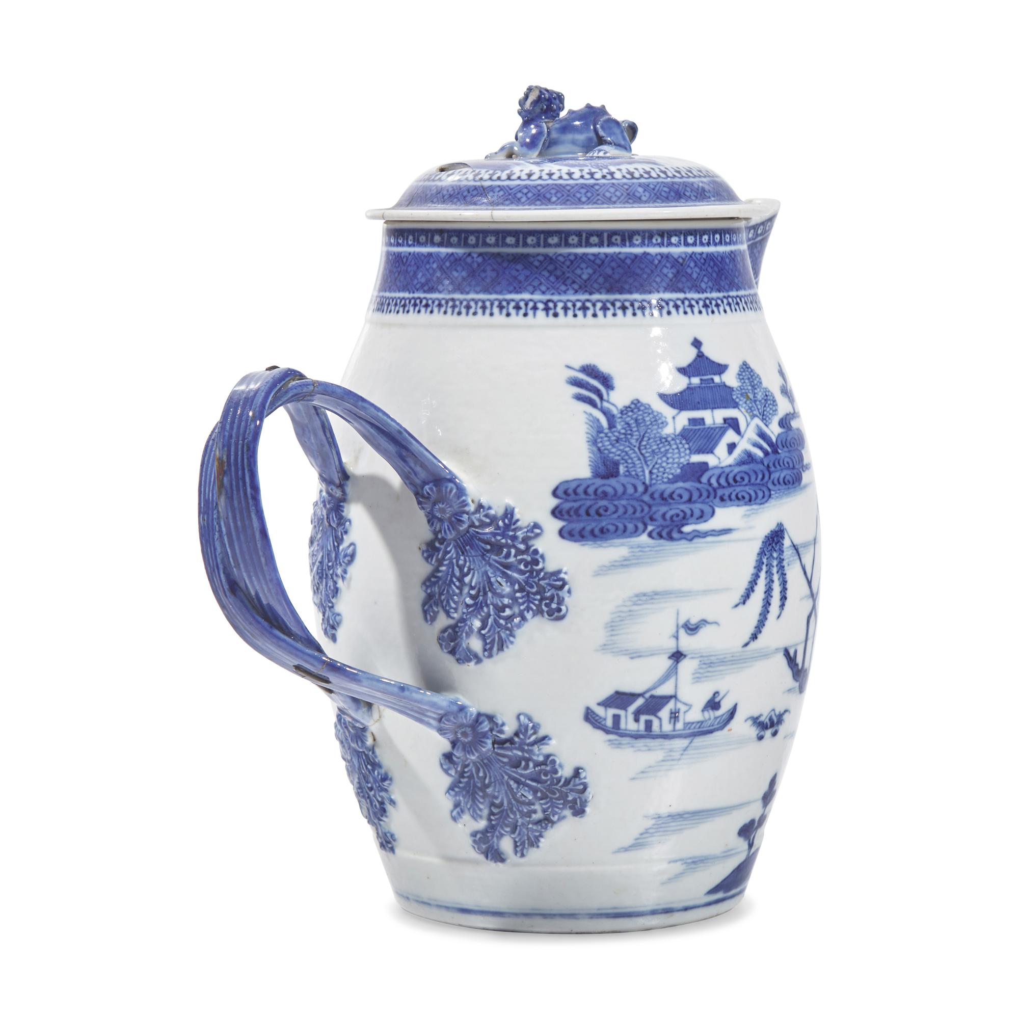 A Chinese Export Porcelain Fitzhugh Cider Jug