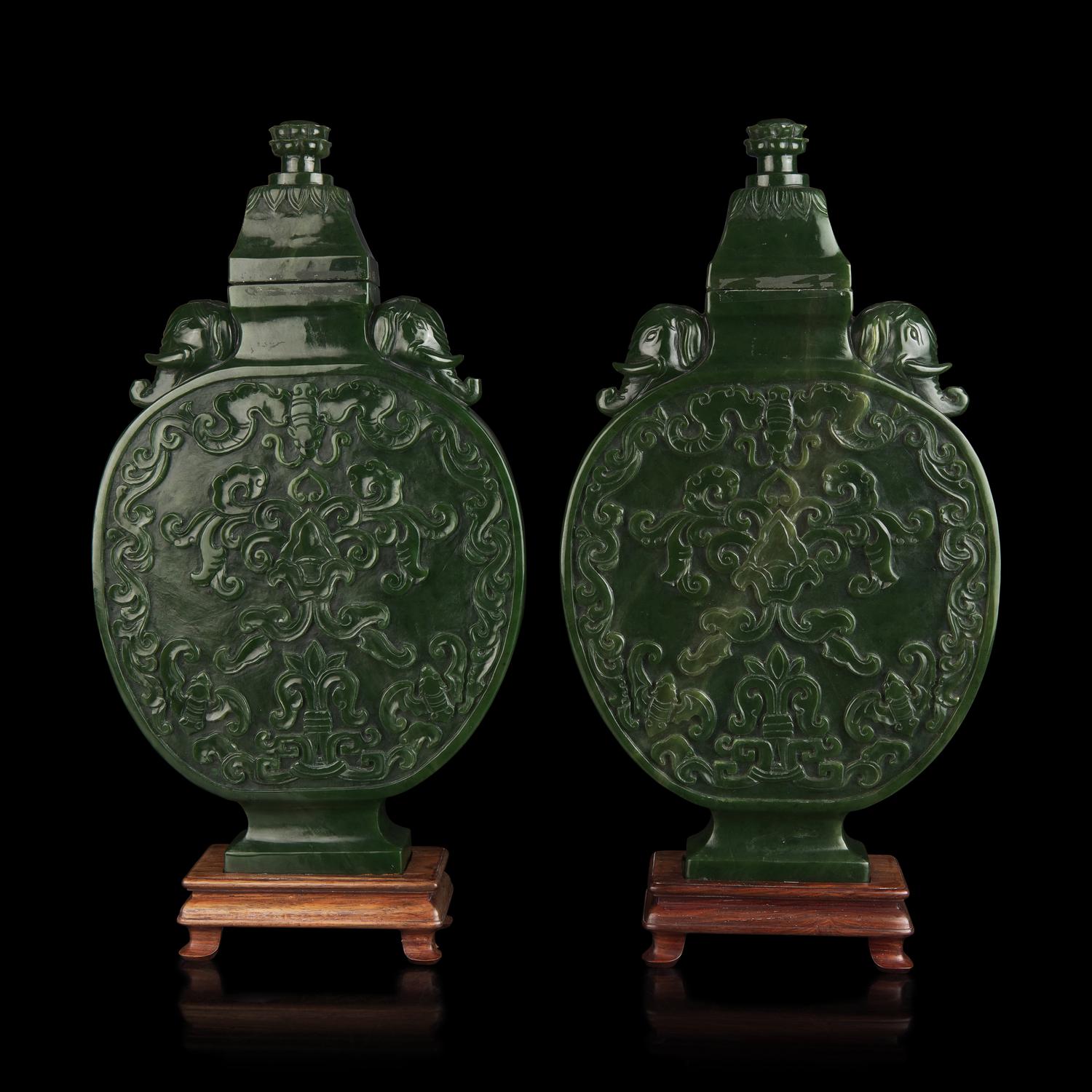 A Pair of Chinese Spinach Jade Moon Flasks and Covers, 20th Century 近代 碧玉抱月瓶一對