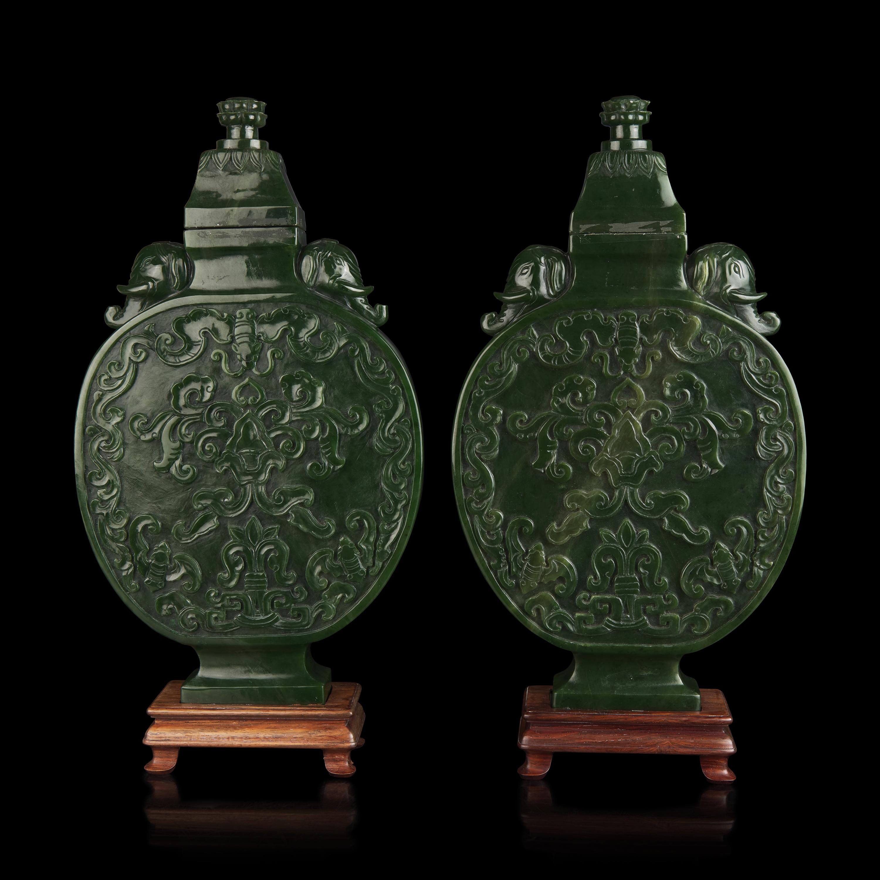 A Pair of Chinese Spinach Jade Moon Flasks and Covers, 20th Century 近代 碧玉抱月瓶一對