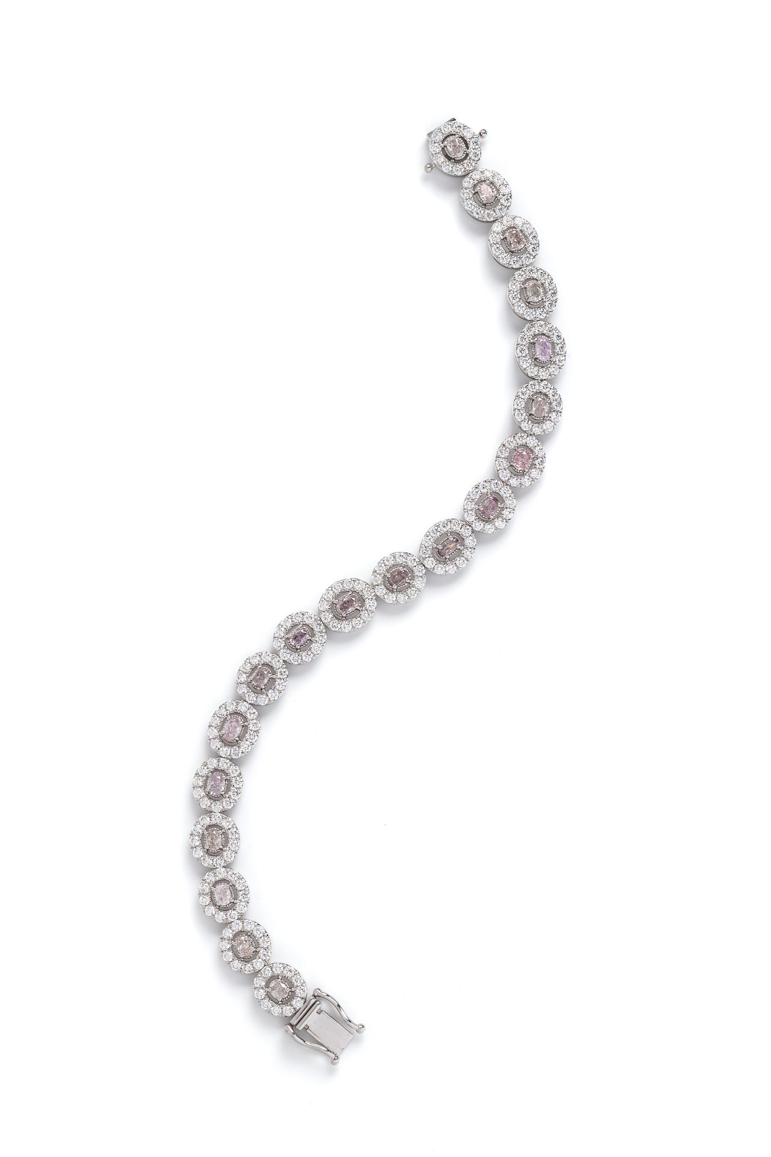 COLORED DIAMOND AND DIAMOND BRACELET