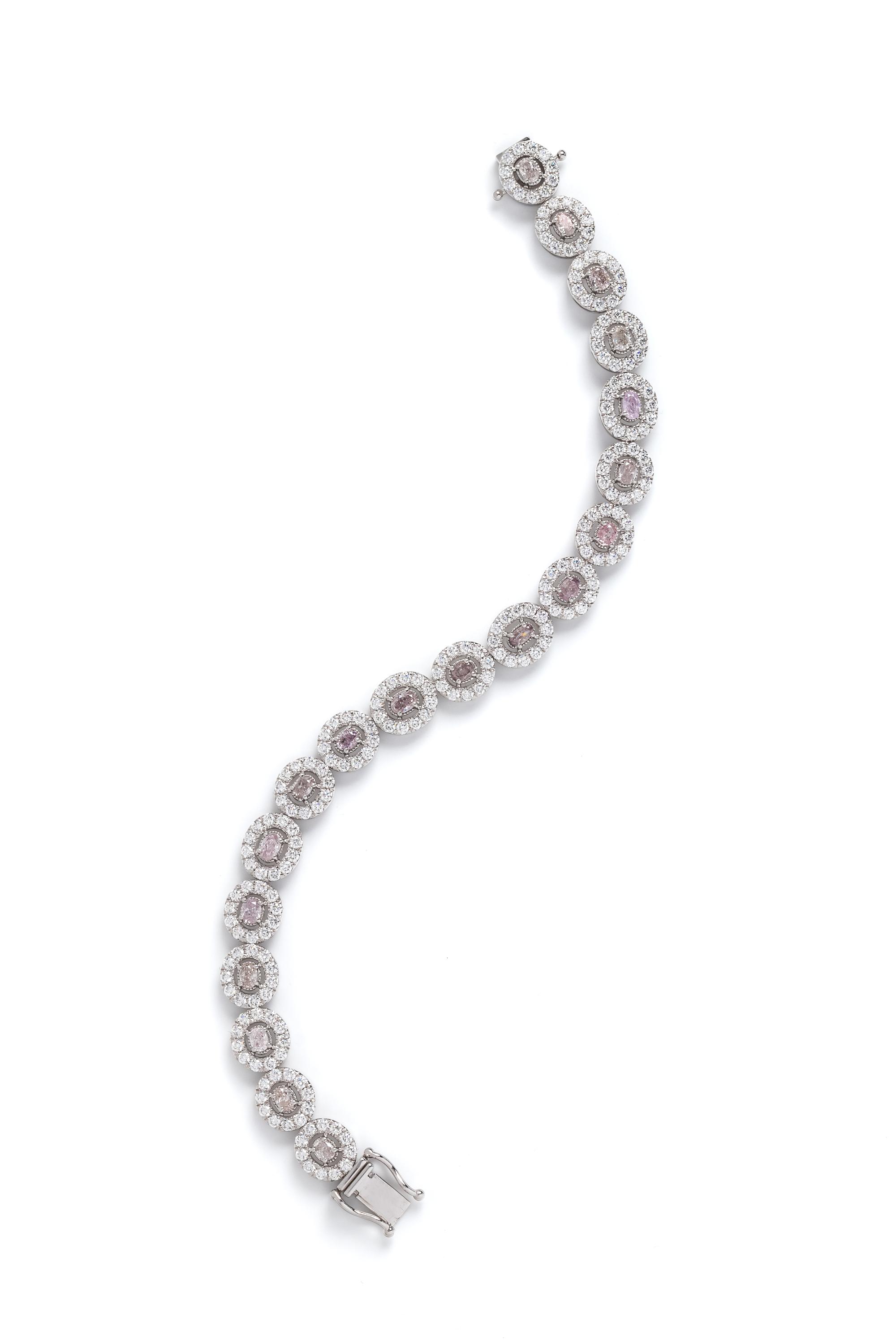 COLORED DIAMOND AND DIAMOND BRACELET