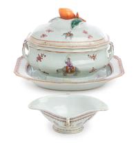 A Chinese Export Porcelain Covered Soup Tureen and Sauce Boat Width of underplate 14 3/4 inches. — 18TH CENTURY