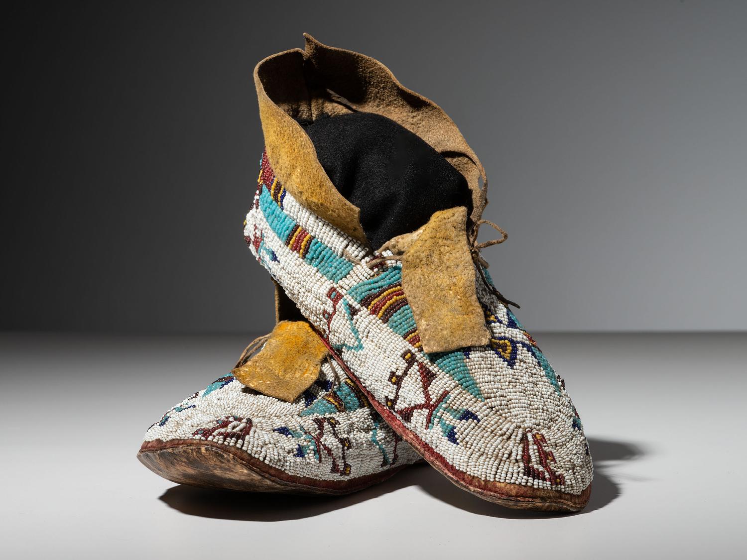 Cheyenne / Arapaho Beaded Hide Moccasins