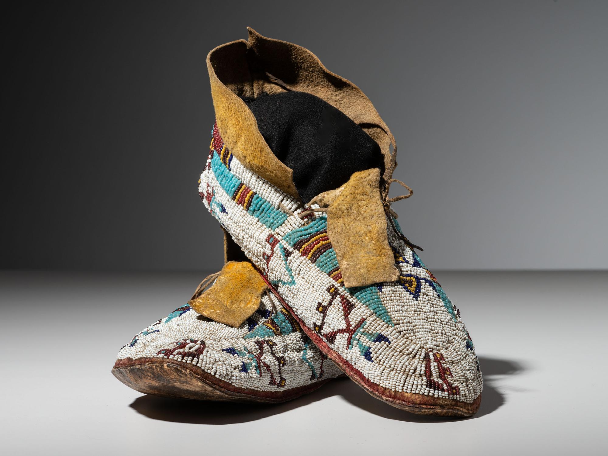 Cheyenne / Arapaho Beaded Hide Moccasins