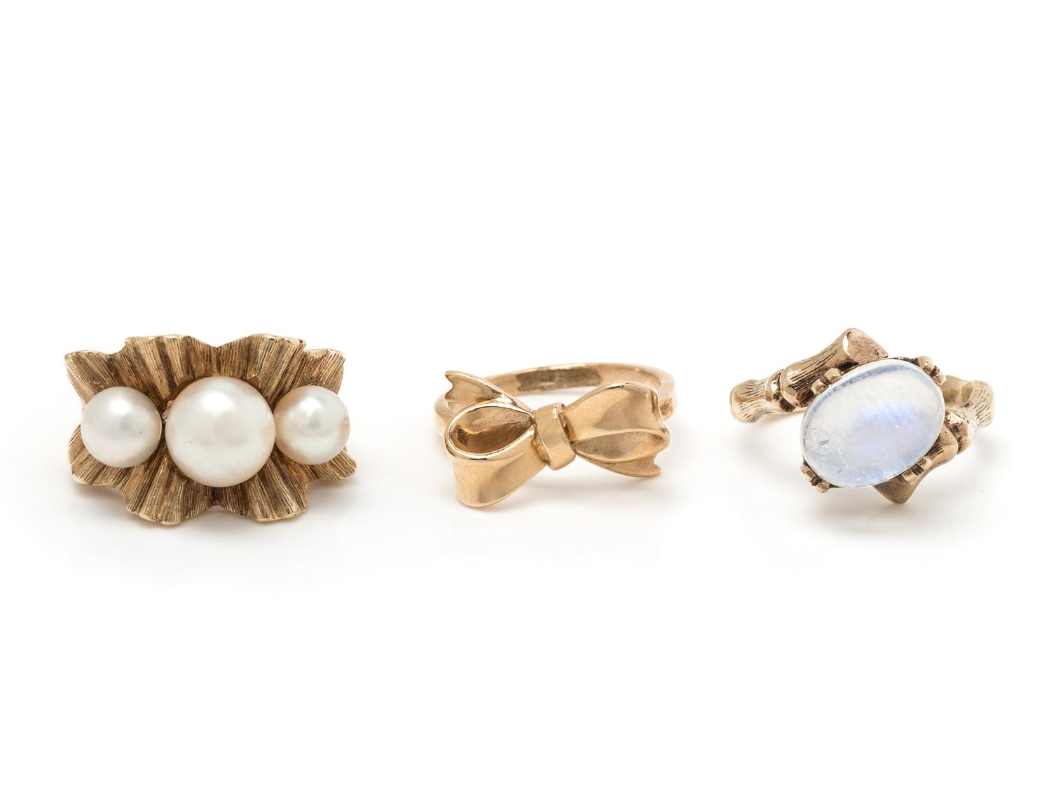 COLLECTION OF YELLOW GOLD RINGS