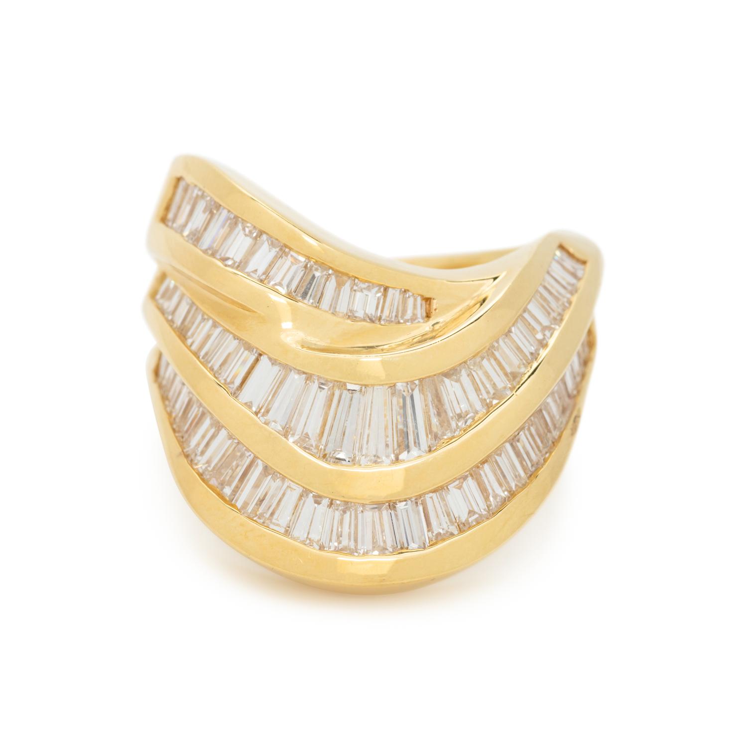 YELLOW GOLD AND DIAMOND RING