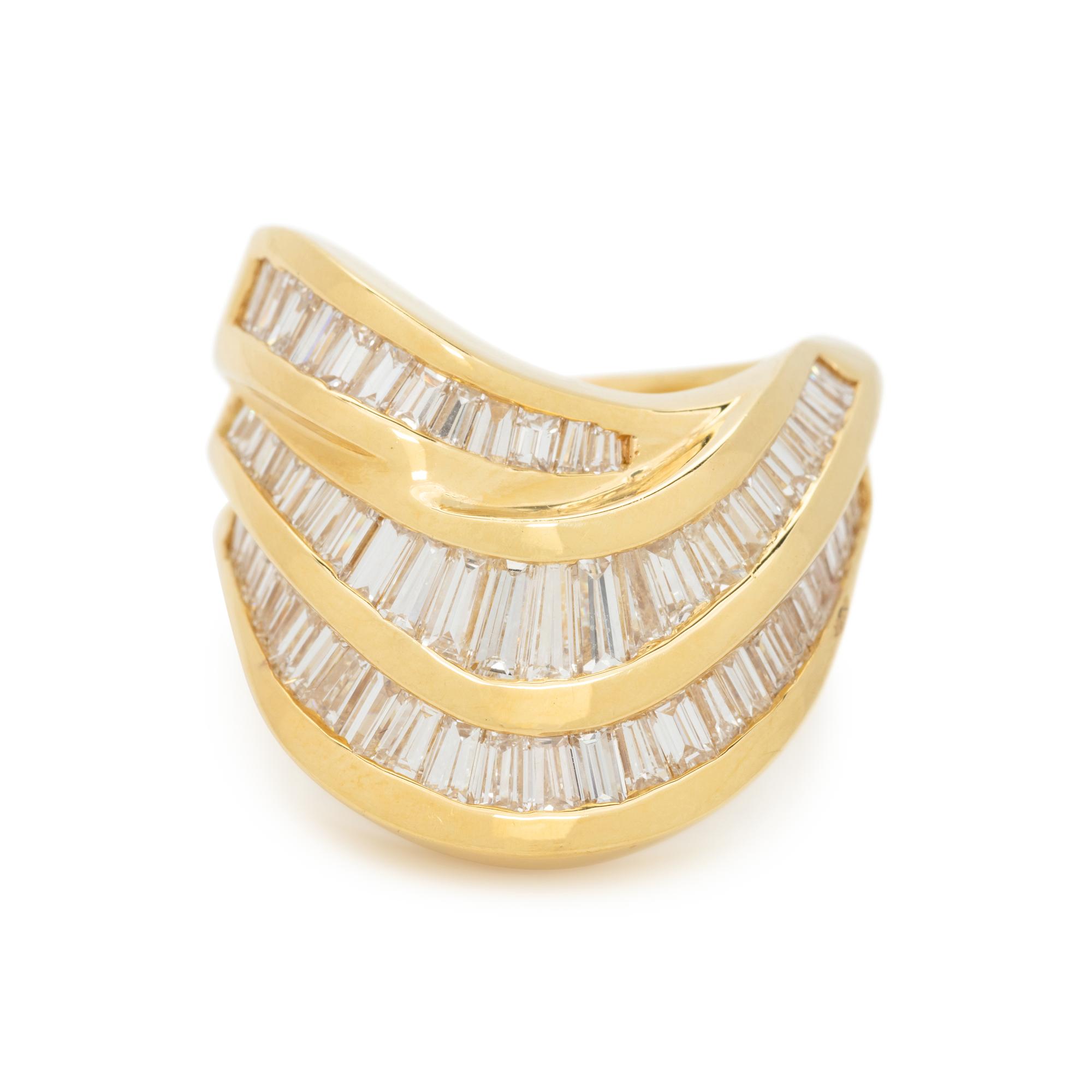 YELLOW GOLD AND DIAMOND RING