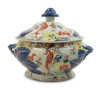 A Chinese Export Tobacco Leaf Porcelain Covered Tureen — 19TH CENTURY