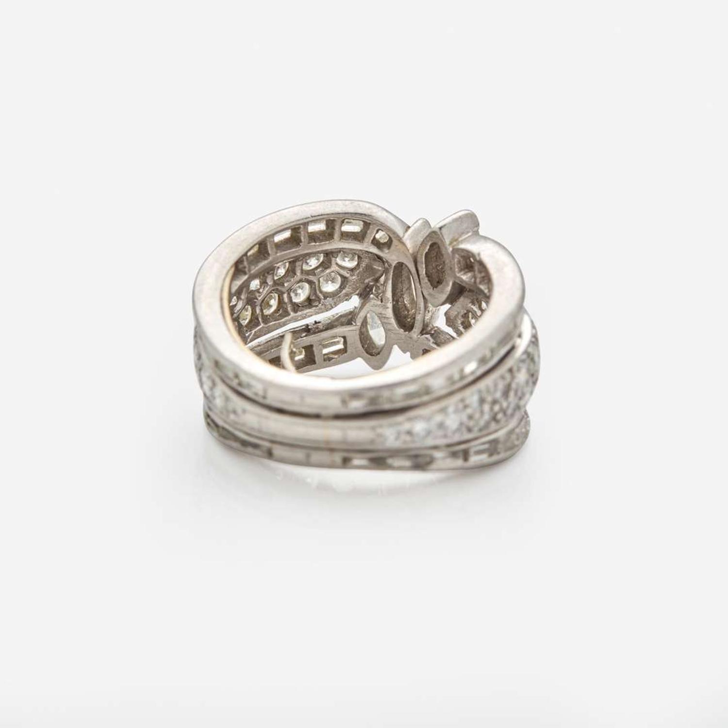 A Ladies 18K White Gold and Diamond Ring