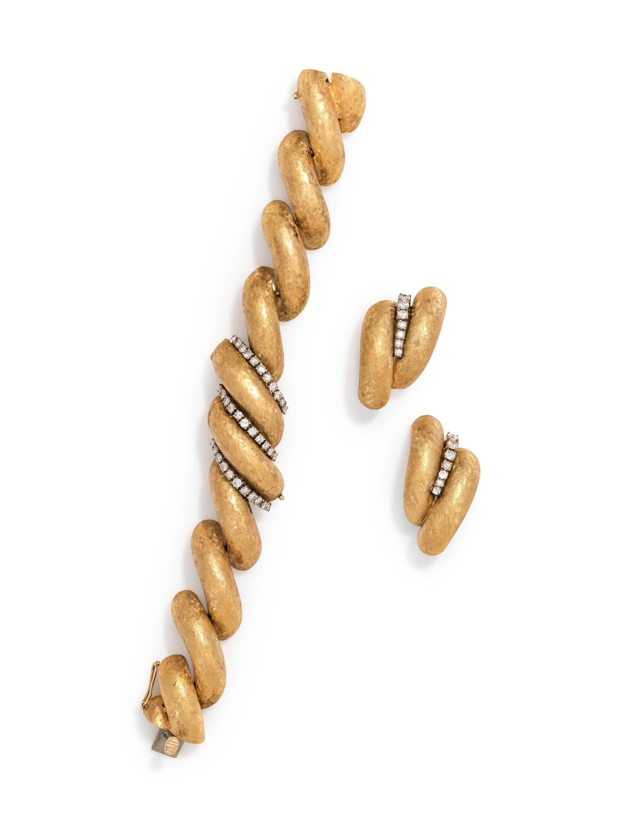 YELLOW GOLD AND DIAMOND SET