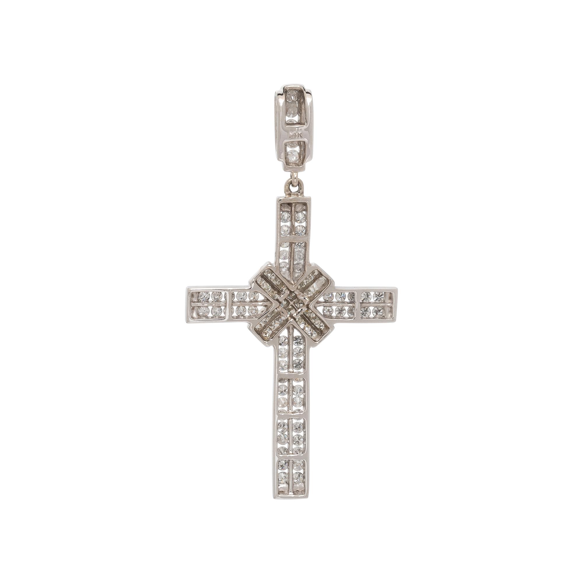 WHITE GOLD AND DIAMOND CROSS PENDANT