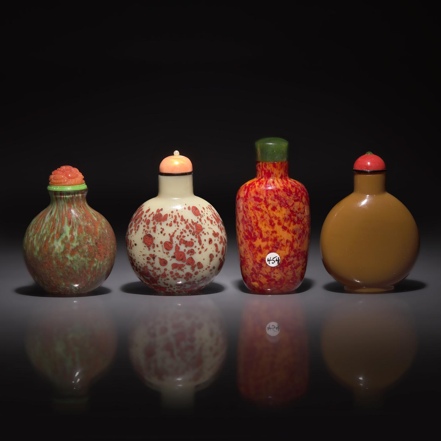 Four Chinese Glass Snuff Bottles, 18th-19th Century — 清中期 料器鼻烟壺四支