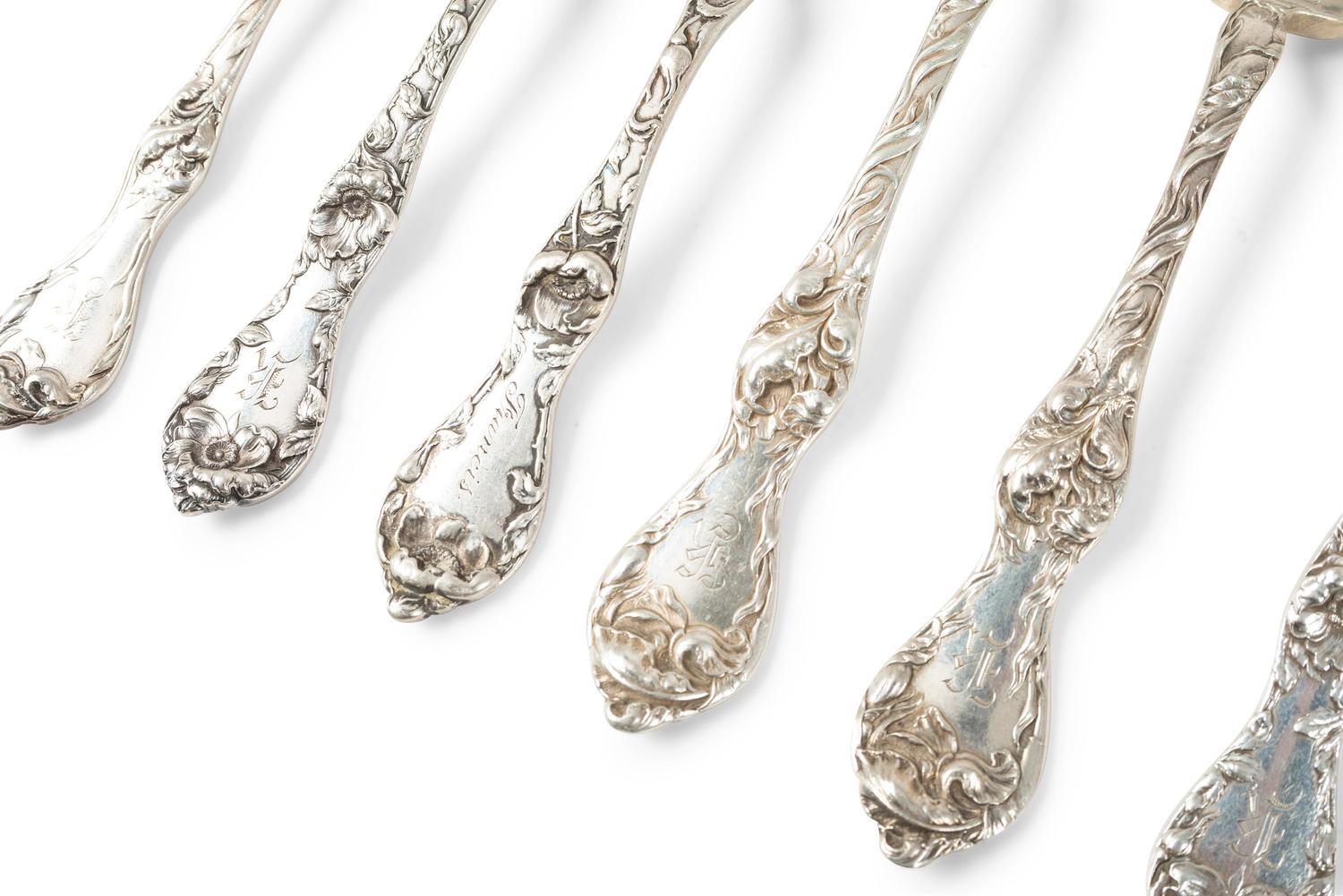 A Reed and Barton 'Le Cinq Fleurs' Silver Flatware Service